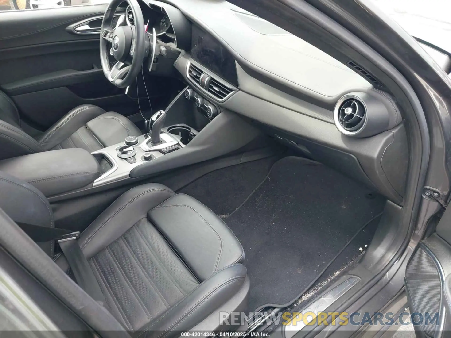 5 fotografías del automóvil dañado ZARFAMBN6P7666665 ALFA ROMEO GIULIA 2023