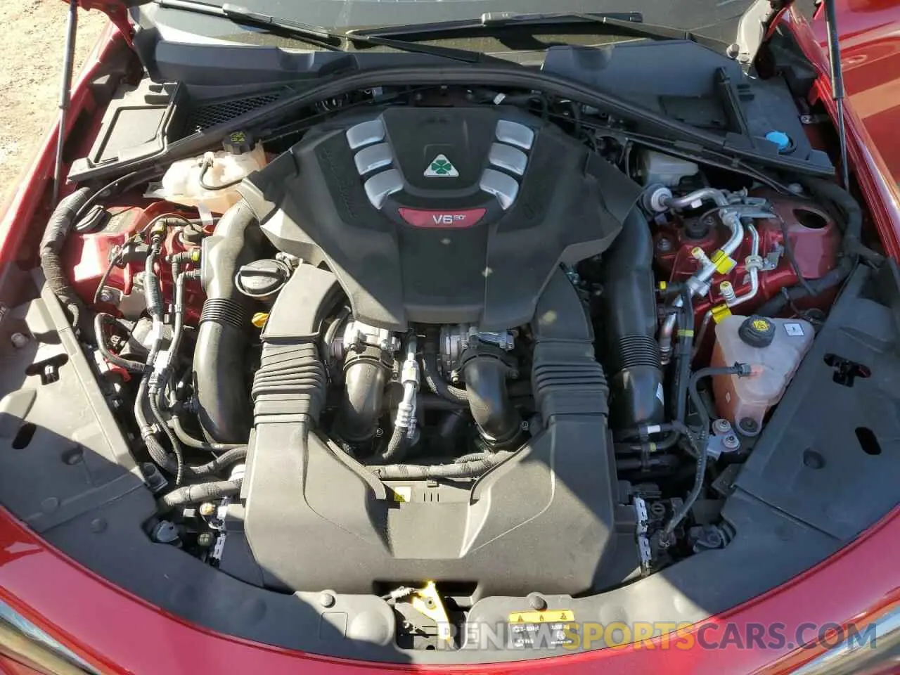 11 fotografías del automóvil dañado ZARFAMEV9P7674755 ALFA ROMEO GIULIA 2023