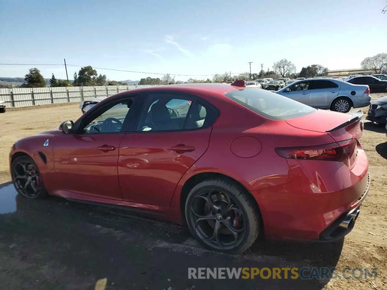 2 fotografías del automóvil dañado ZARFAMEV9P7674755 ALFA ROMEO GIULIA 2023