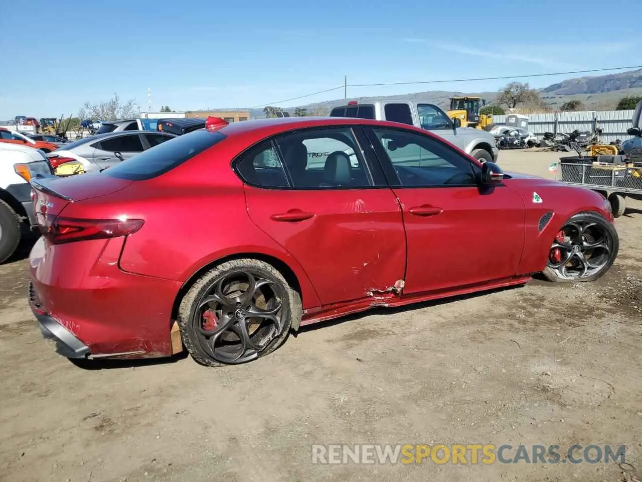 3 fotografías del automóvil dañado ZARFAMEV9P7674755 ALFA ROMEO GIULIA 2023