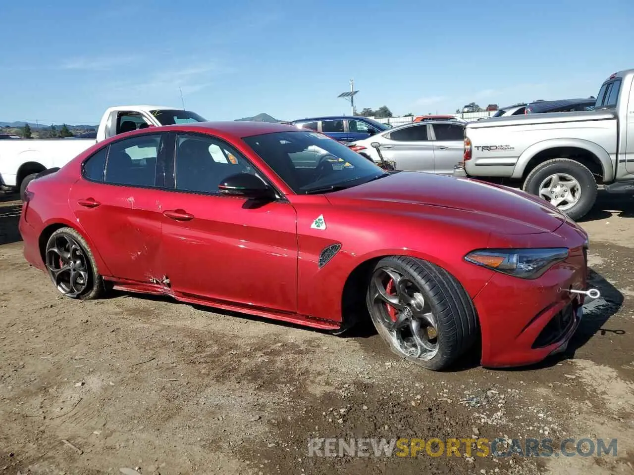 4 fotografías del automóvil dañado ZARFAMEV9P7674755 ALFA ROMEO GIULIA 2023