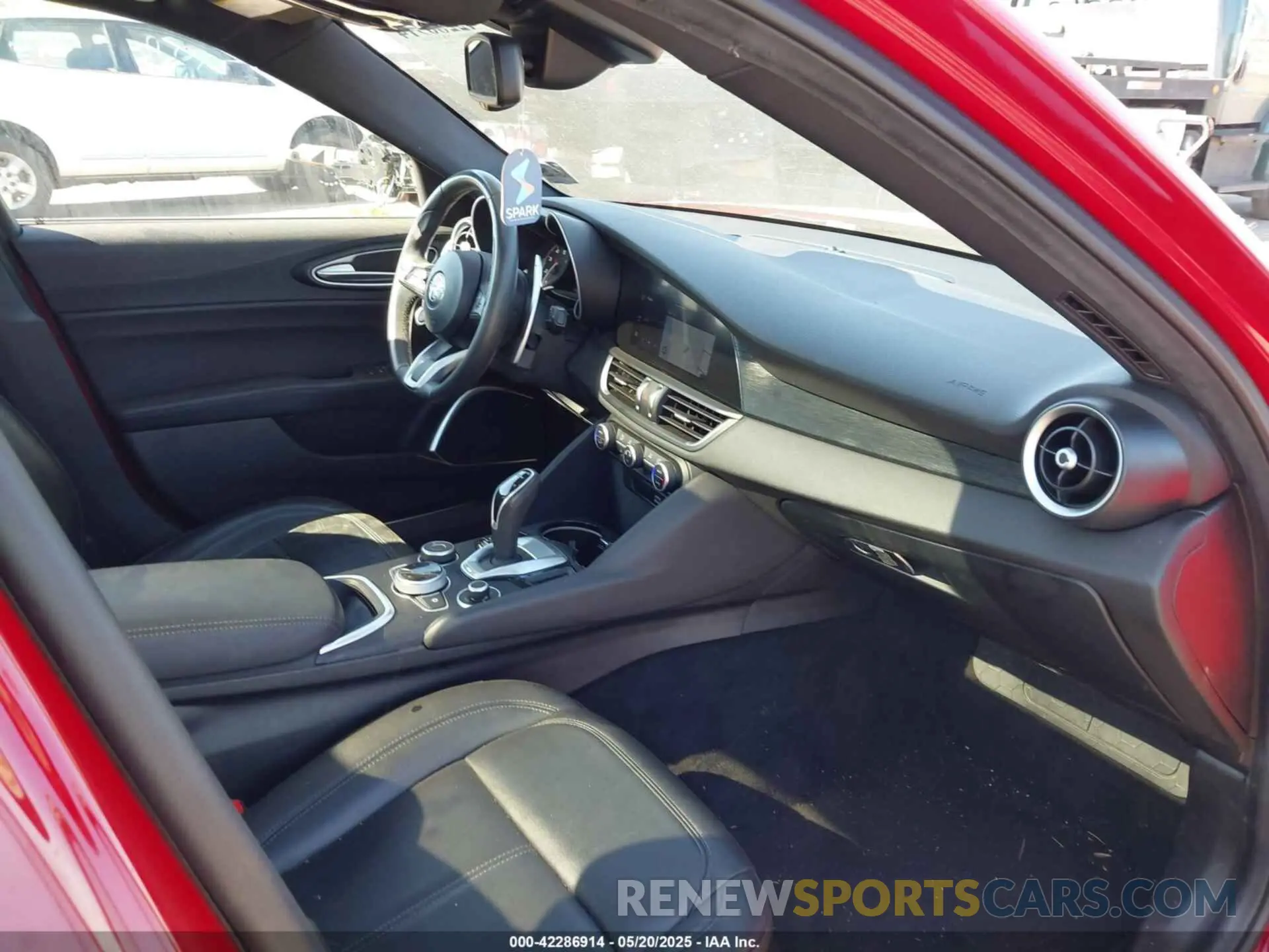 5 fotografías del automóvil dañado ZARFANAN0P7671013 ALFA ROMEO GIULIA 2023