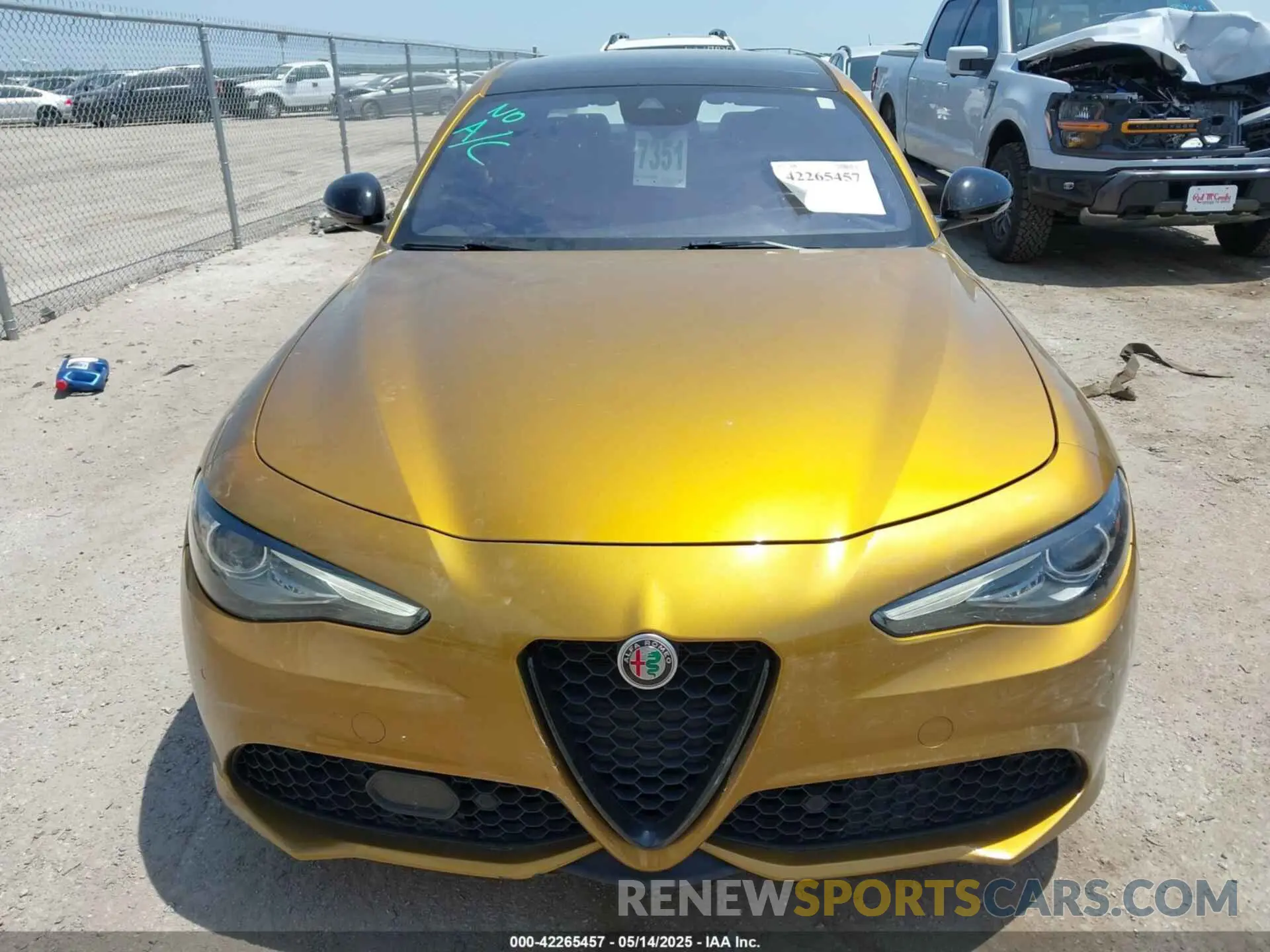 12 fotografías del automóvil dañado ZARFANBN6P7670771 ALFA ROMEO GIULIA 2023