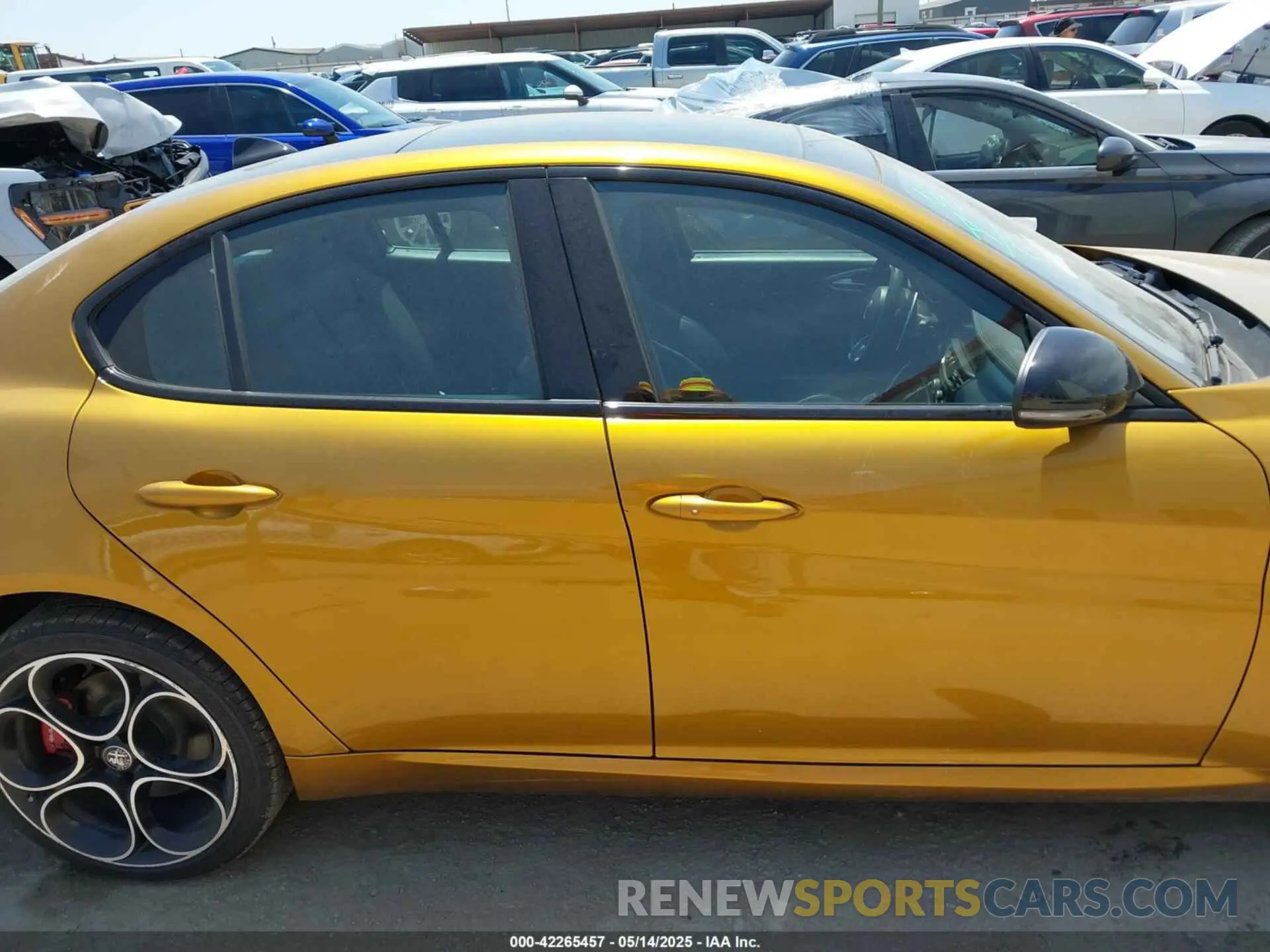 13 fotografías del automóvil dañado ZARFANBN6P7670771 ALFA ROMEO GIULIA 2023