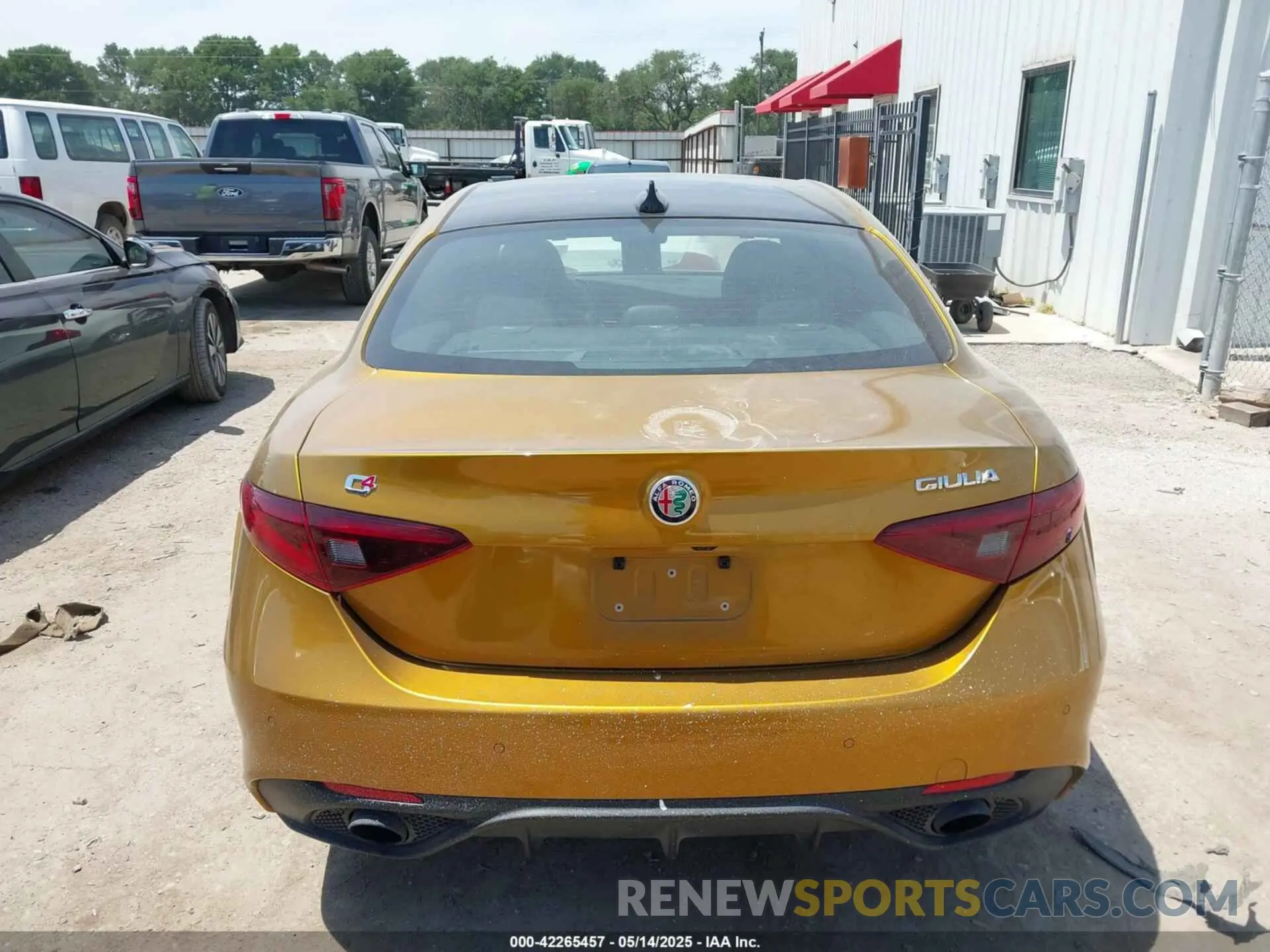 16 fotografías del automóvil dañado ZARFANBN6P7670771 ALFA ROMEO GIULIA 2023