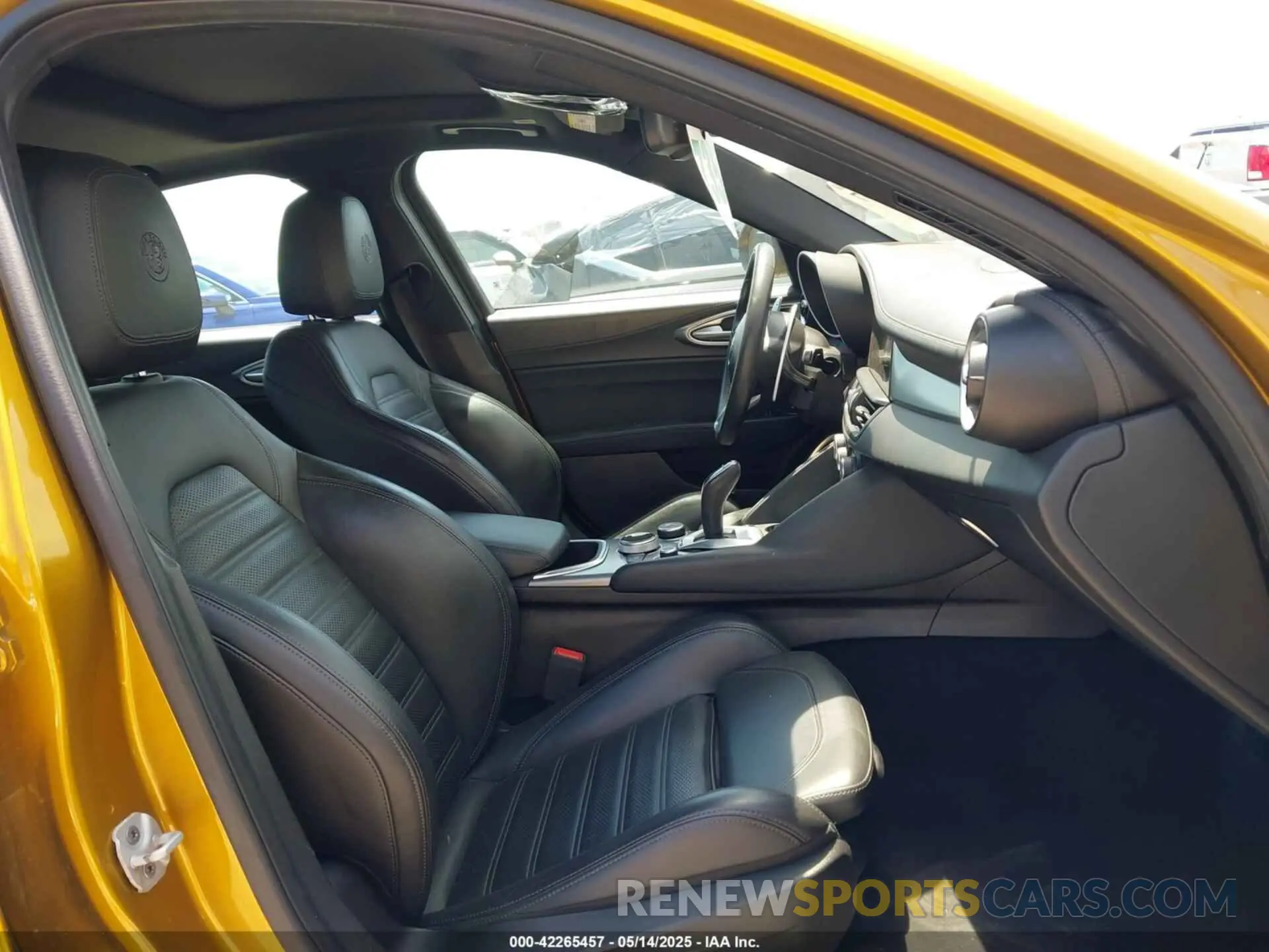 5 fotografías del automóvil dañado ZARFANBN6P7670771 ALFA ROMEO GIULIA 2023