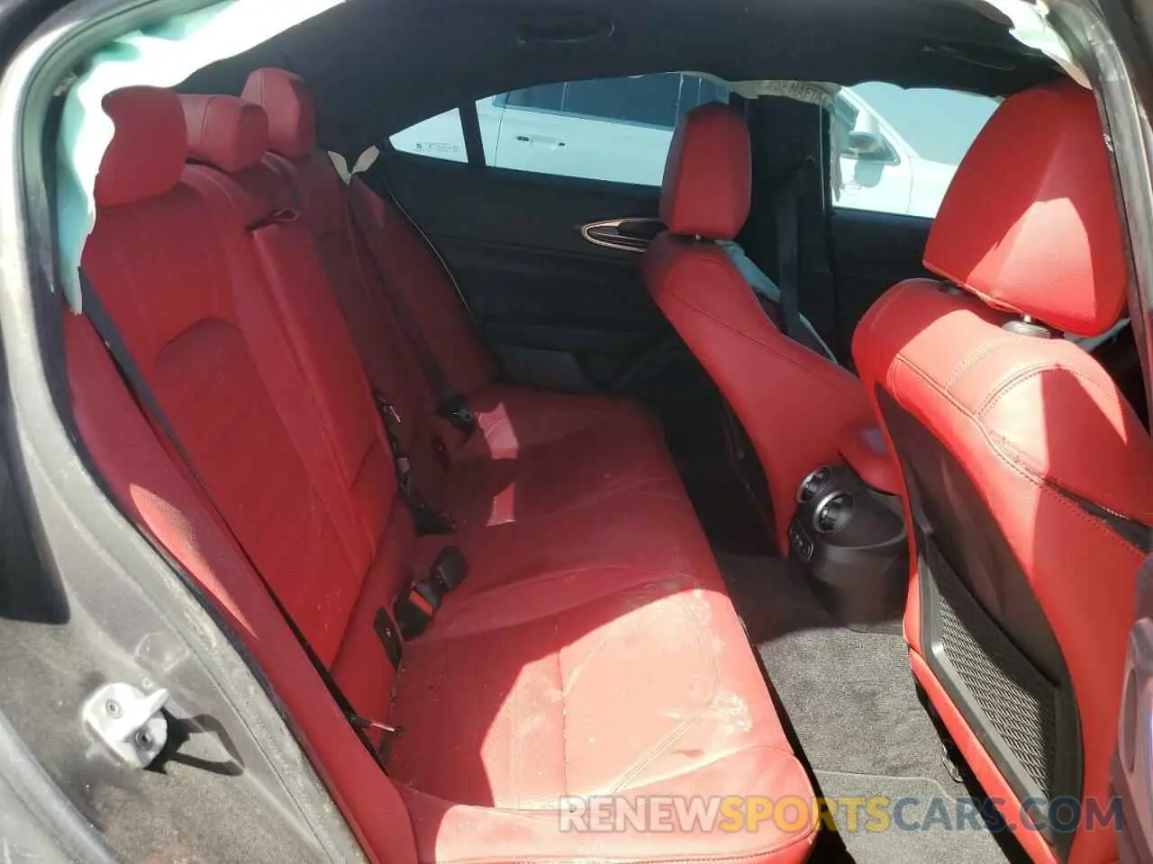 10 fotografías del automóvil dañado ZARFAMBN1R7681805 ALFA ROMEO GIULIA 2024