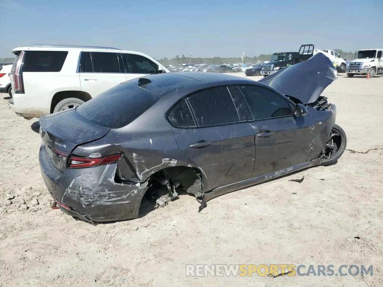 3 fotografías del automóvil dañado ZARFAMBN1R7681805 ALFA ROMEO GIULIA 2024