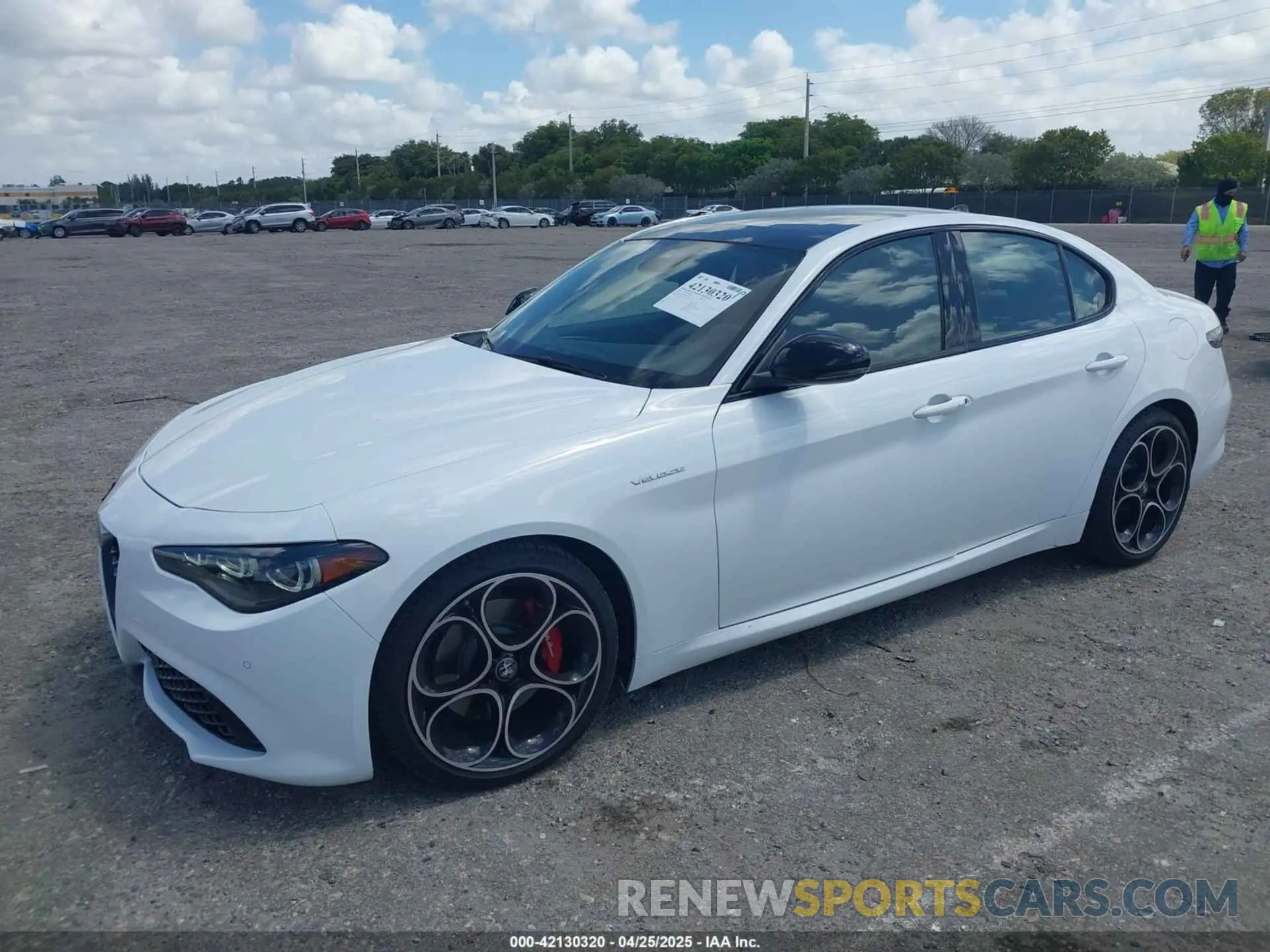 2 fotografías del automóvil dañado ZARFAMBN8R7679971 ALFA ROMEO GIULIA 2024