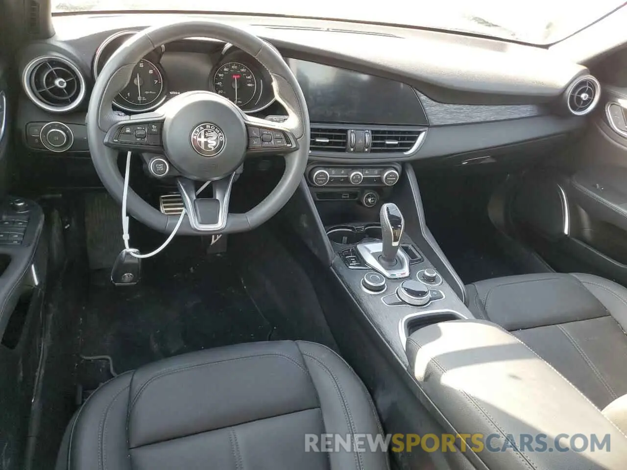 8 fotografías del automóvil dañado ZARFAMAN7P7673836 ALFA ROMEO GIULIA SPR 2023