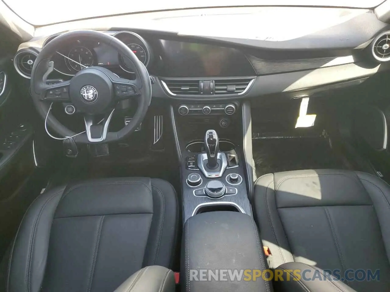 8 fotografías del automóvil dañado ZARFAMAN9P7667245 ALFA ROMEO GIULIA SPR 2023
