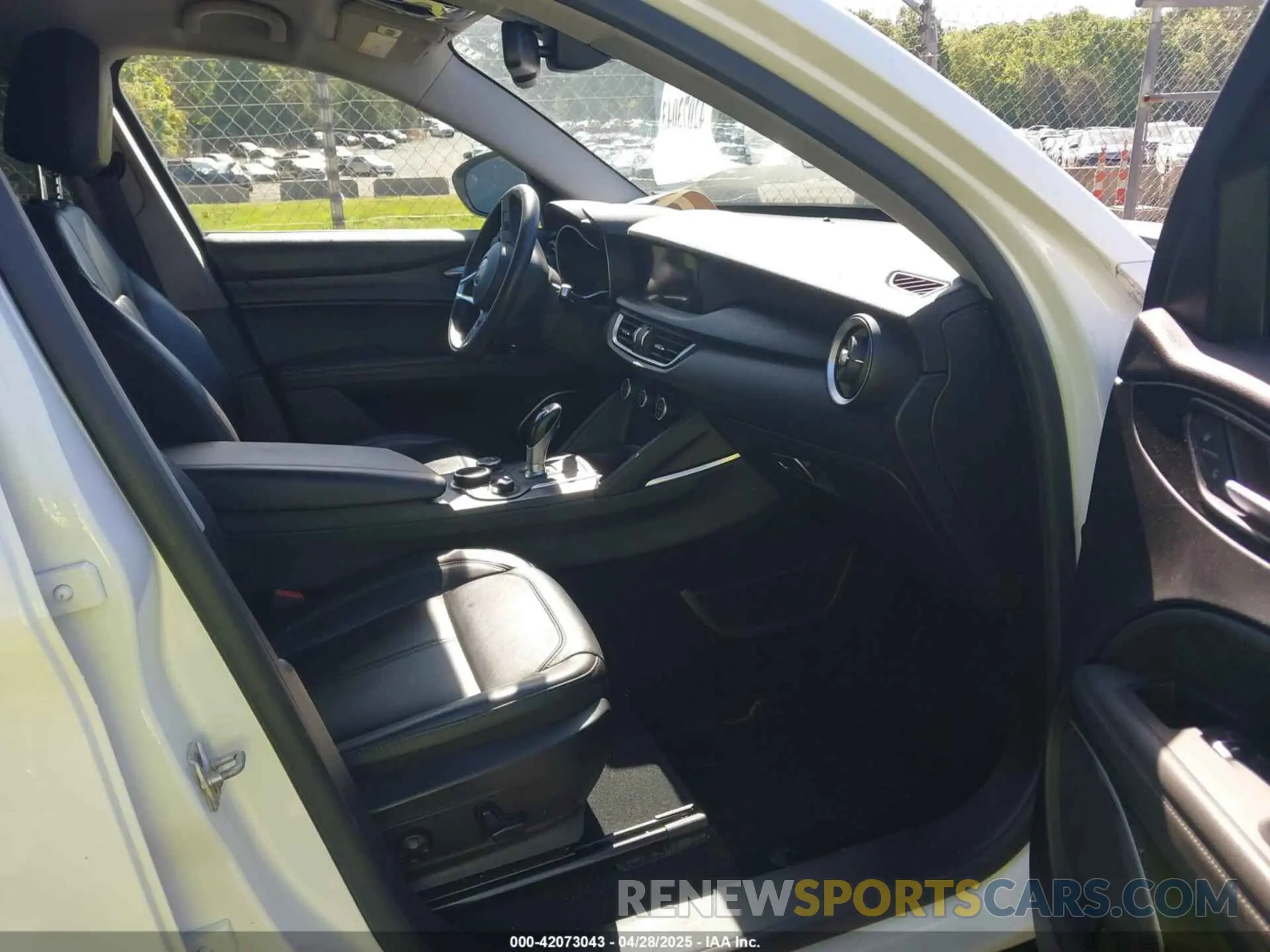 5 fotografías del automóvil dañado ZASPAJAN0K7C41814 ALFA ROMEO STELVIO 2019