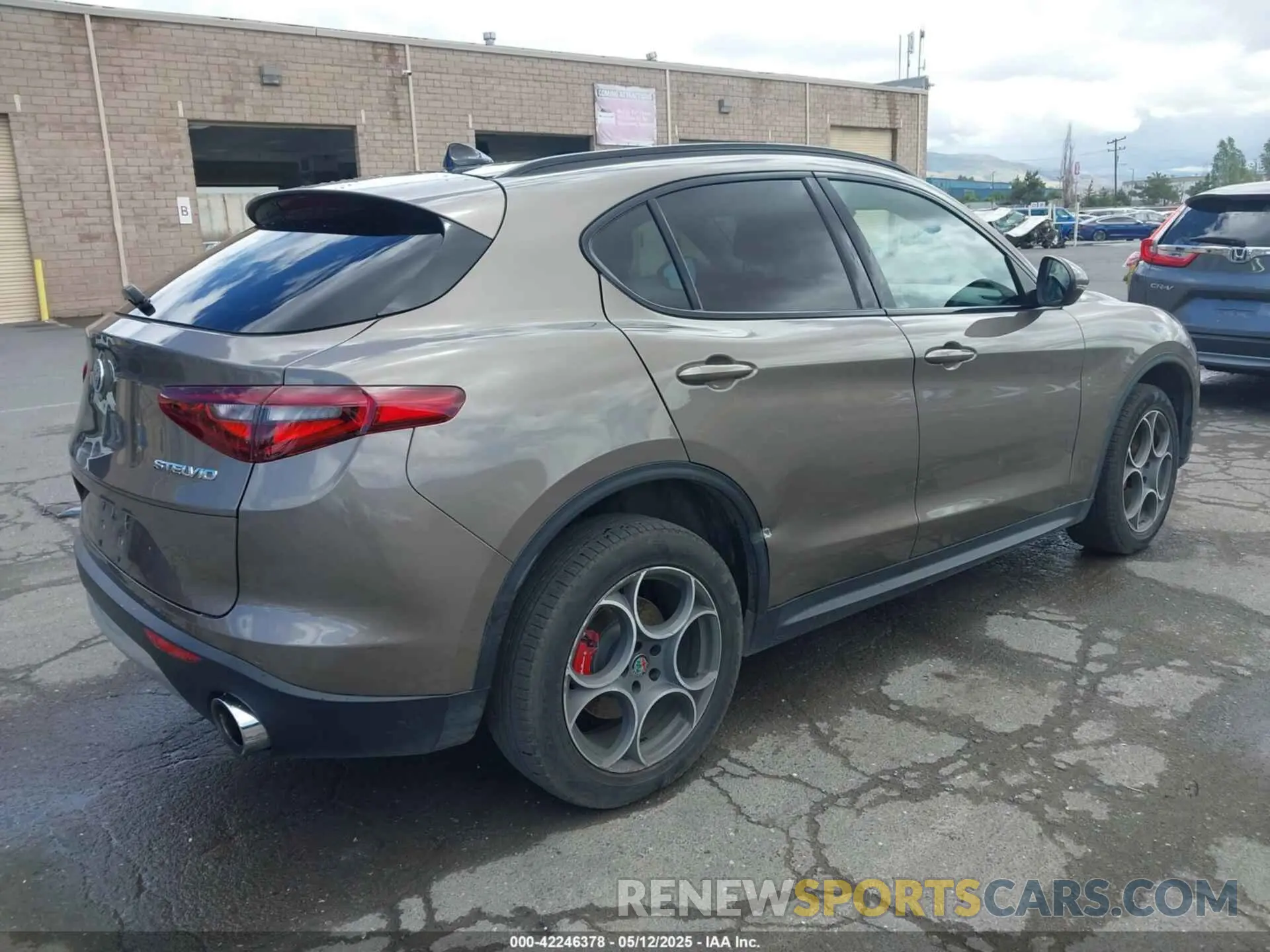 4 fotografías del automóvil dañado ZASPAJAN2K7C48523 ALFA ROMEO STELVIO 2019