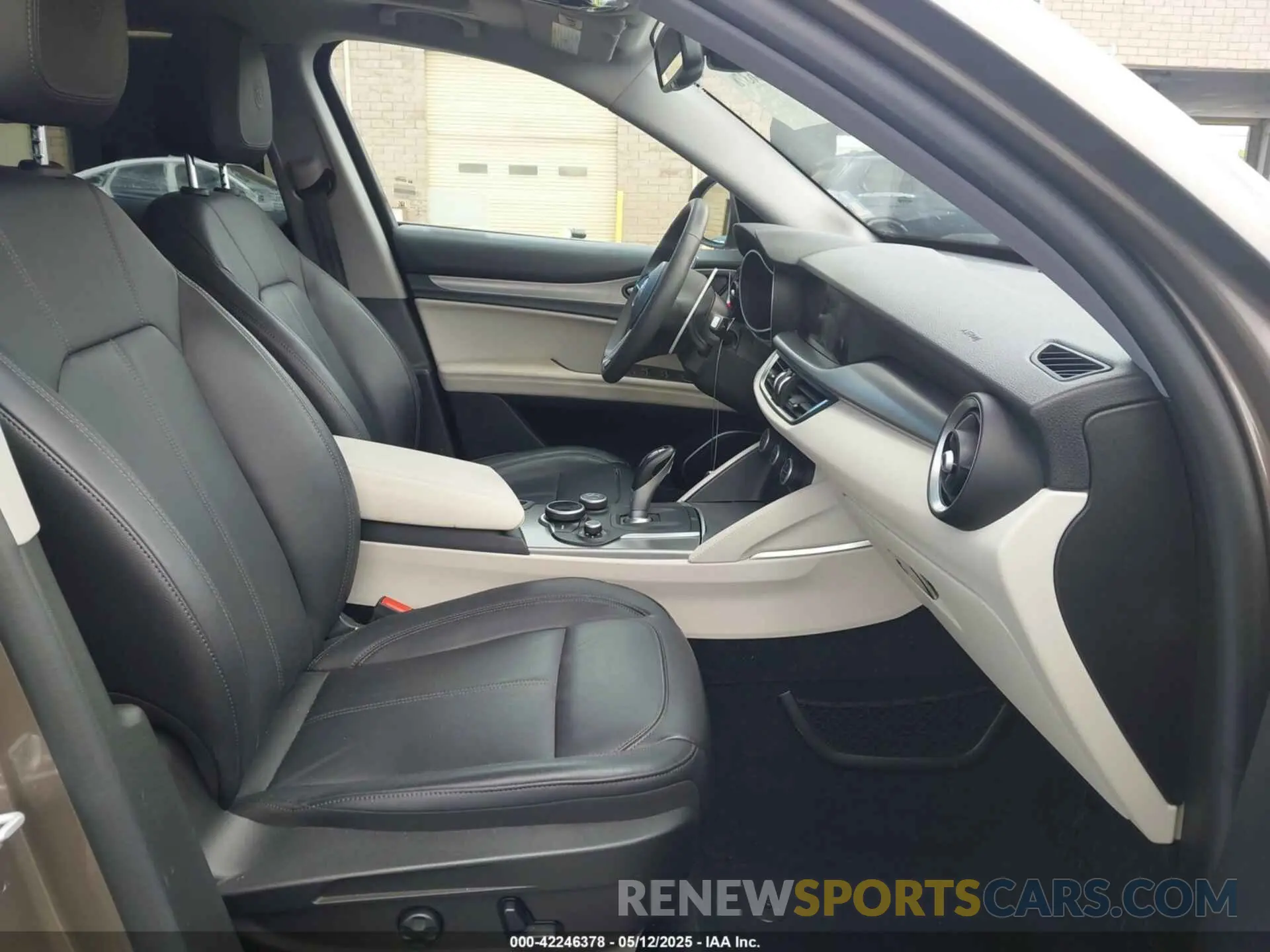 5 fotografías del automóvil dañado ZASPAJAN2K7C48523 ALFA ROMEO STELVIO 2019