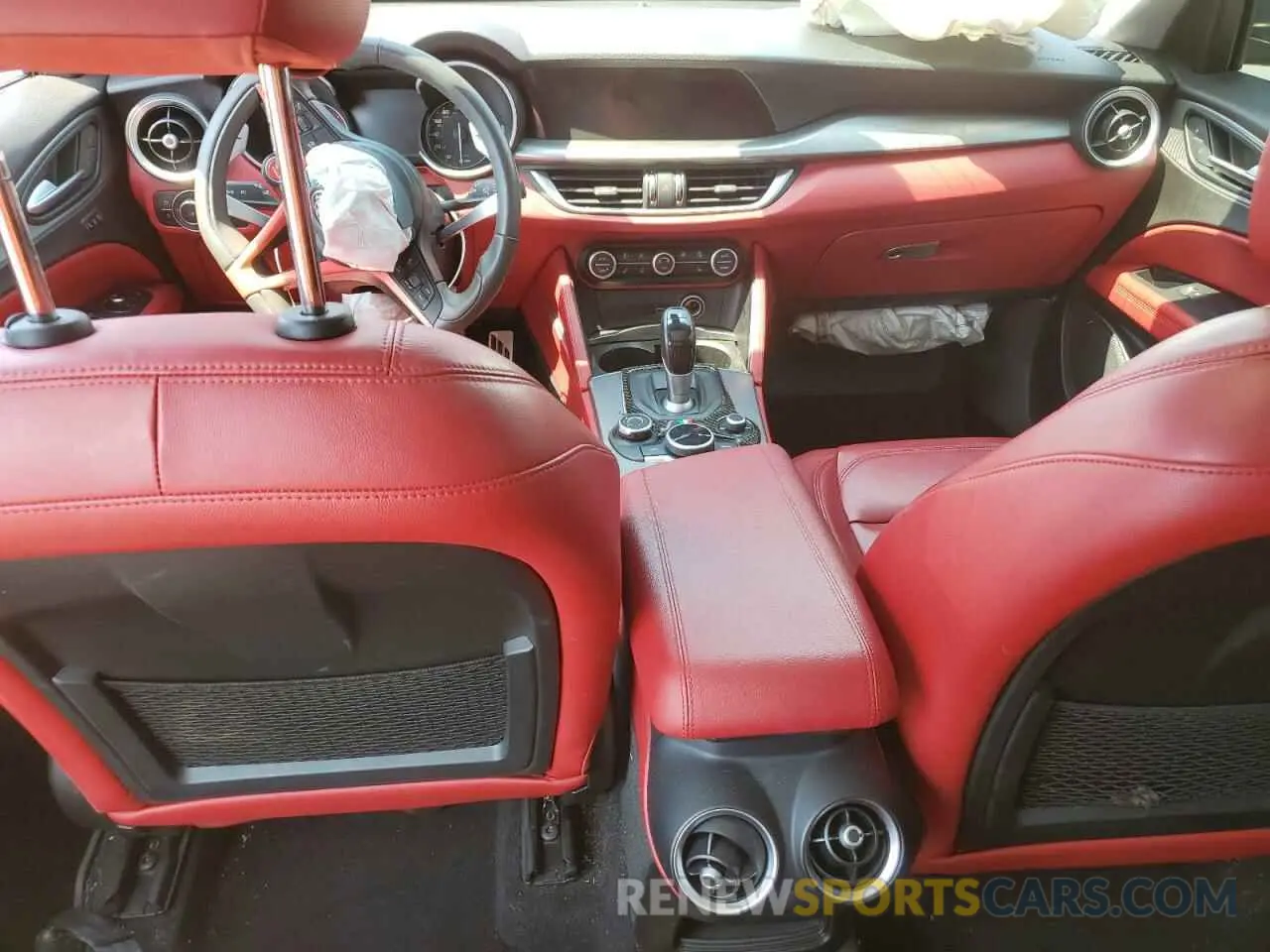 8 fotografías del automóvil dañado ZASPAKANXK7C70355 ALFA ROMEO STELVIO 2019