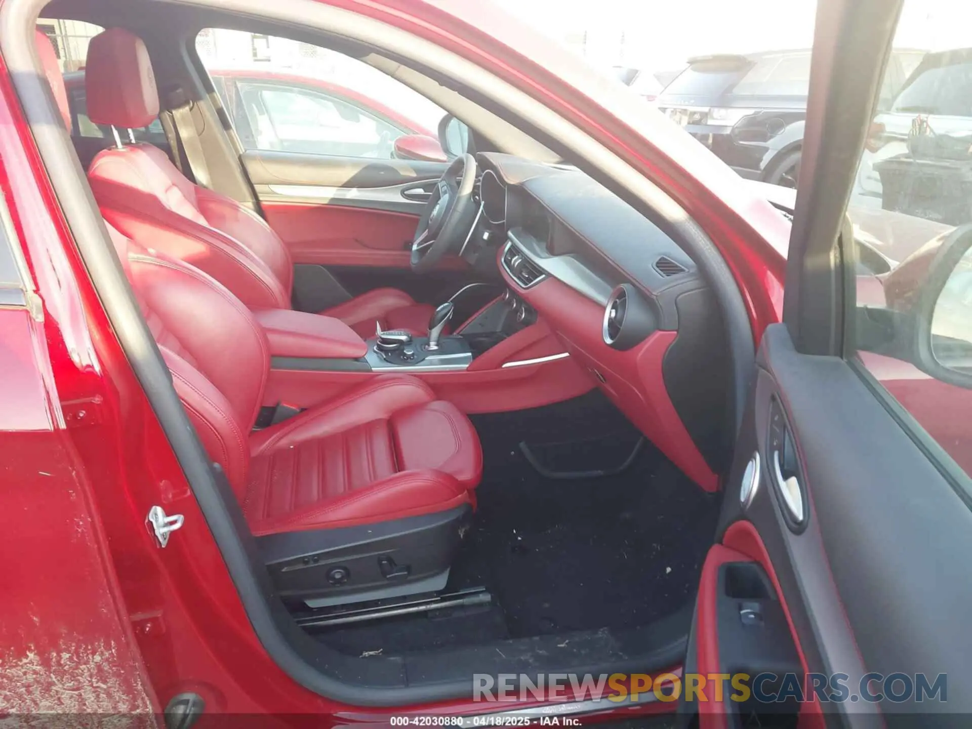 5 fotografías del automóvil dañado ZASPAKBN2K7C69215 ALFA ROMEO STELVIO 2019