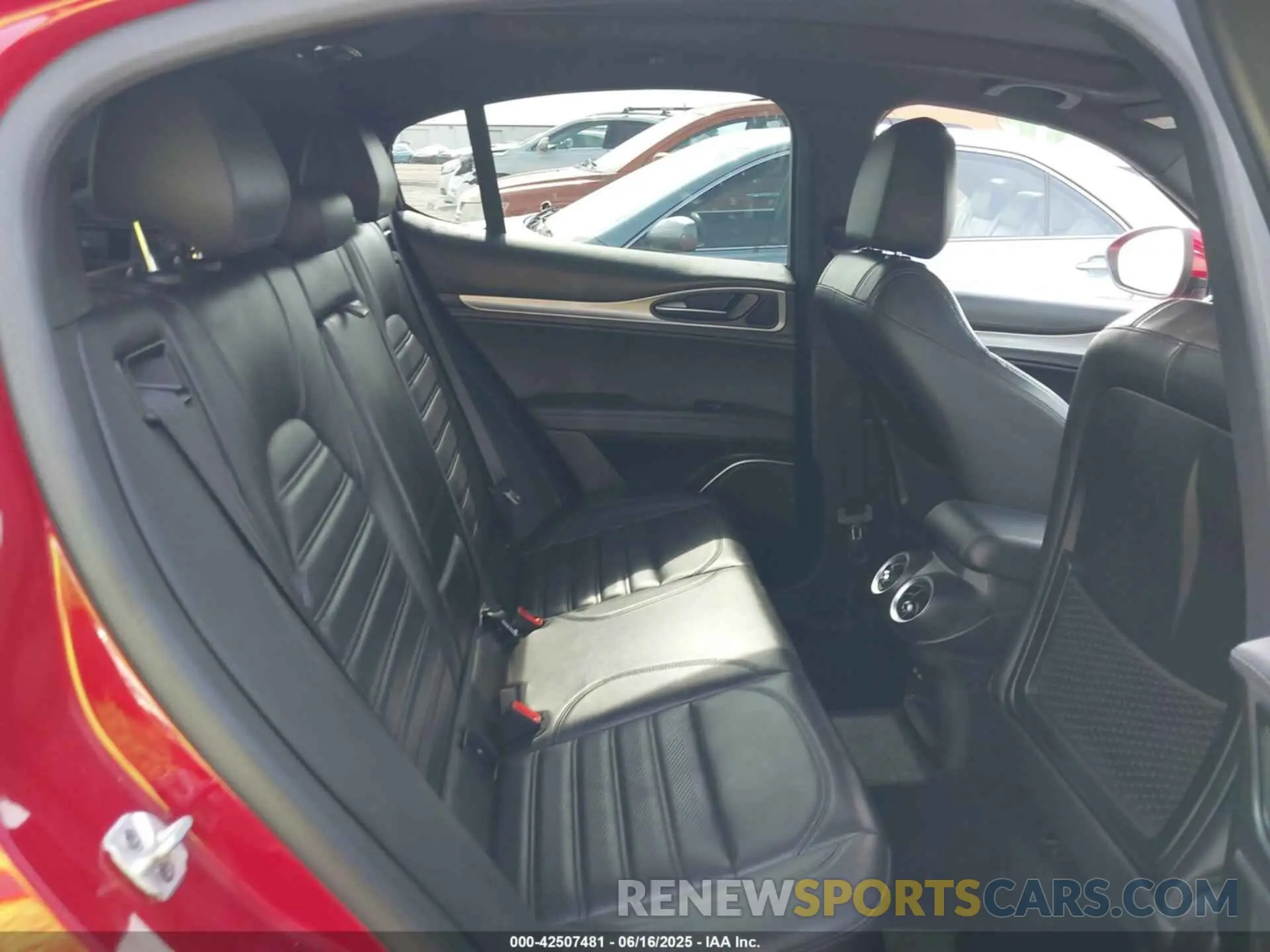 8 fotografías del automóvil dañado ZASPAKBN8K7C44271 ALFA ROMEO STELVIO 2019