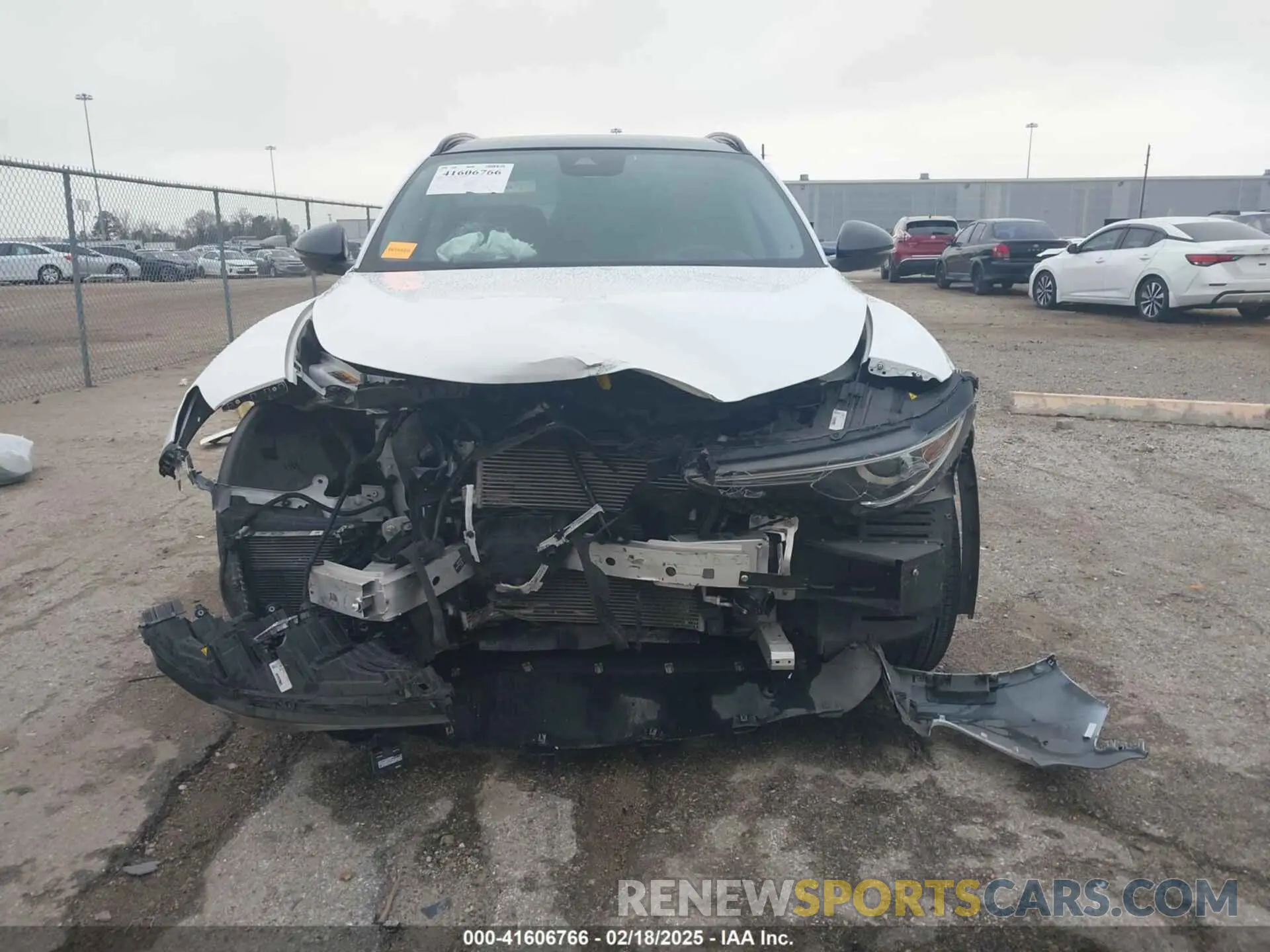 13 fotografías del automóvil dañado ZASPAJAN3L7C94007 ALFA ROMEO STELVIO 2020