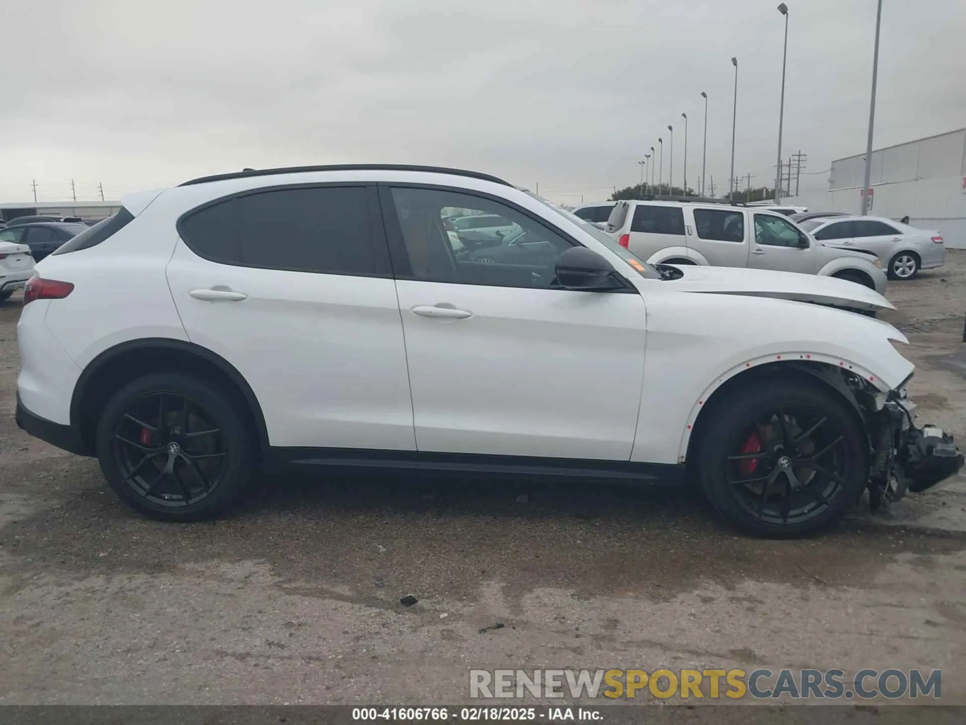 14 fotografías del automóvil dañado ZASPAJAN3L7C94007 ALFA ROMEO STELVIO 2020