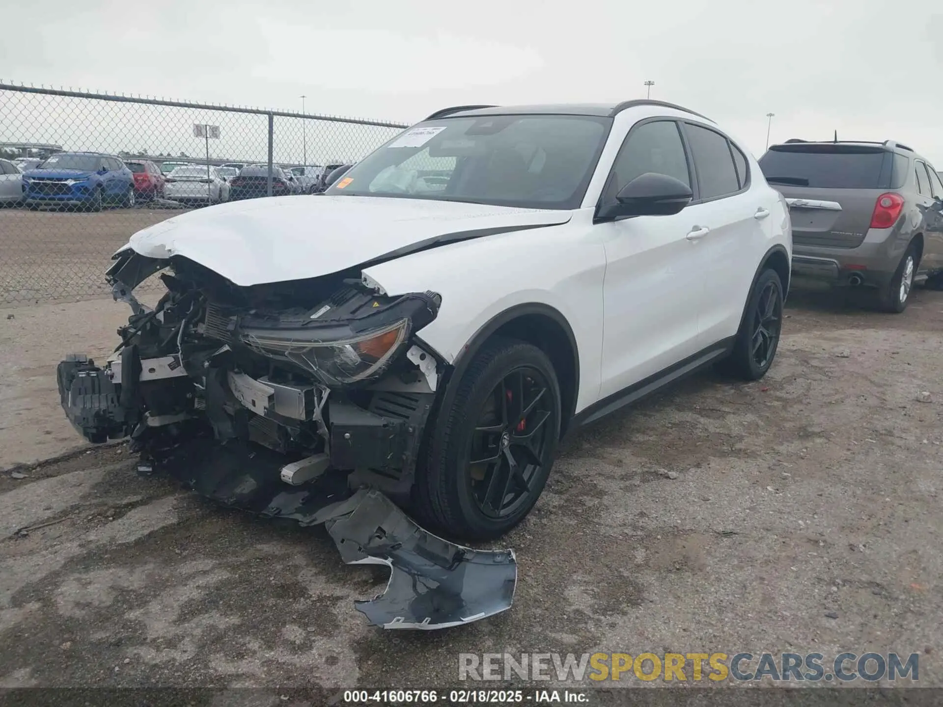 2 fotografías del automóvil dañado ZASPAJAN3L7C94007 ALFA ROMEO STELVIO 2020