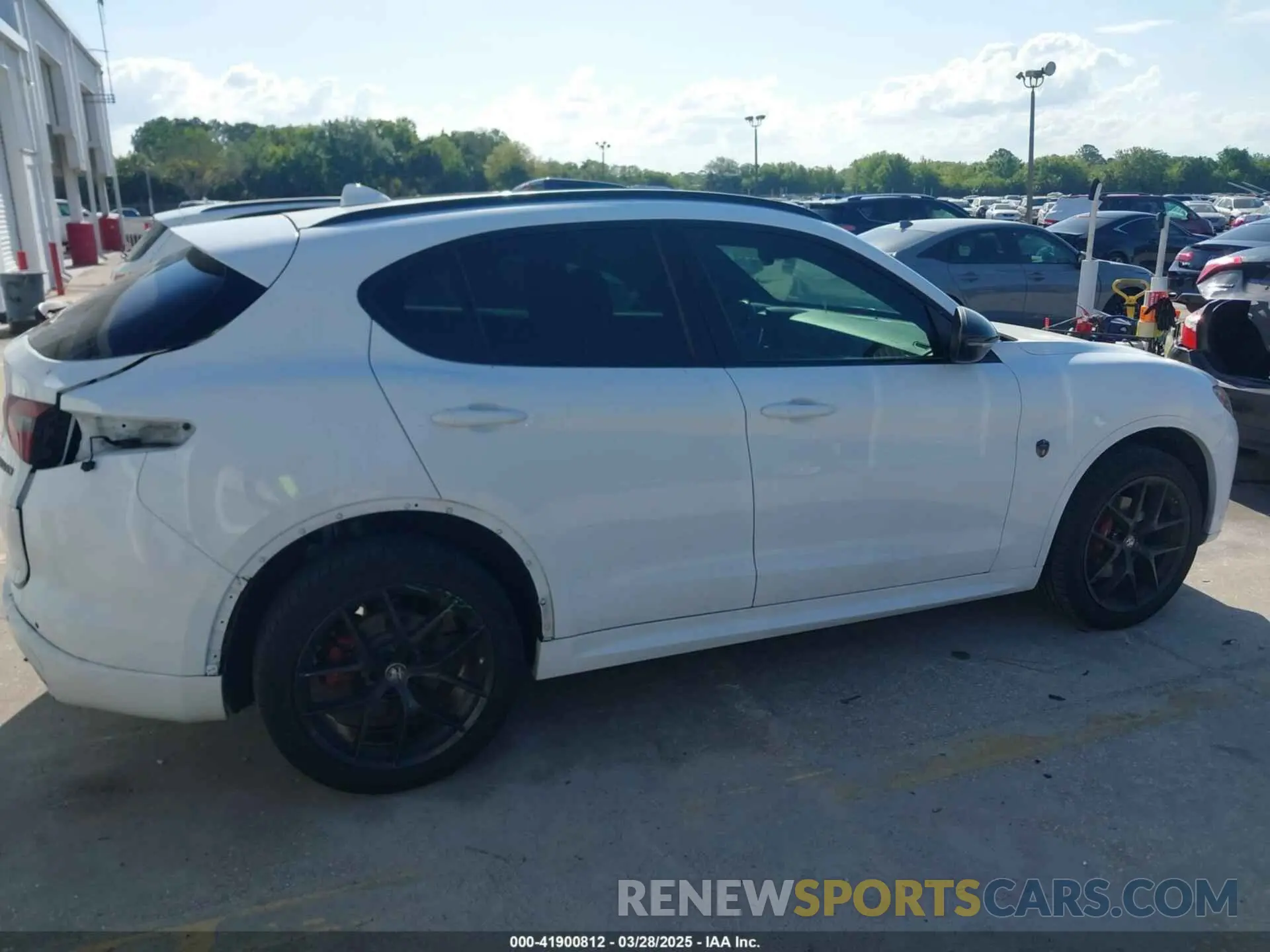 14 fotografías del automóvil dañado ZASPAJAN4L7C75093 ALFA ROMEO STELVIO 2020