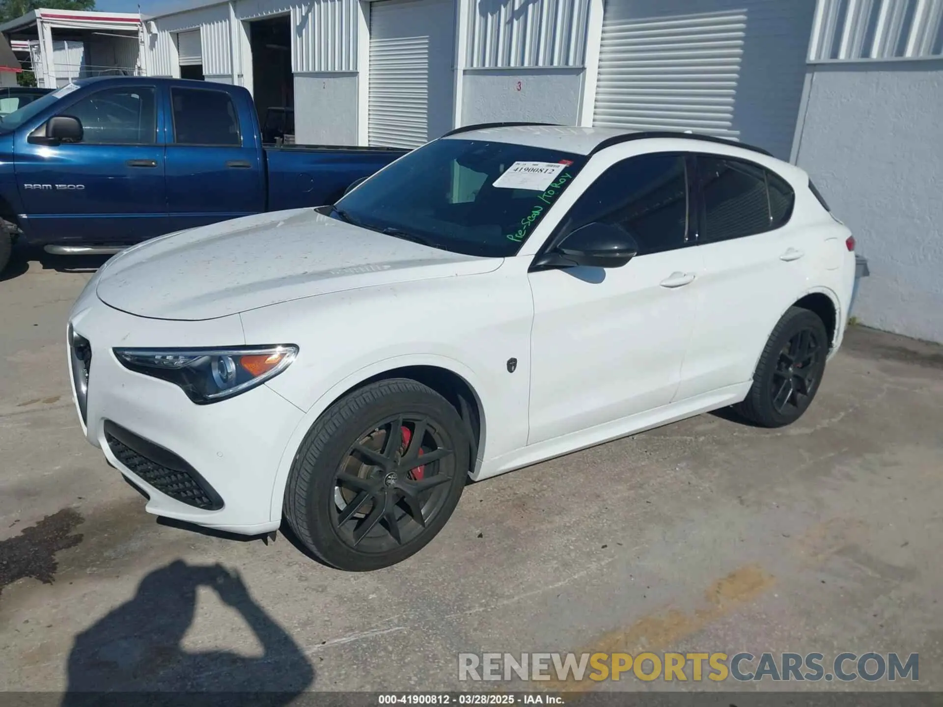 2 fotografías del automóvil dañado ZASPAJAN4L7C75093 ALFA ROMEO STELVIO 2020