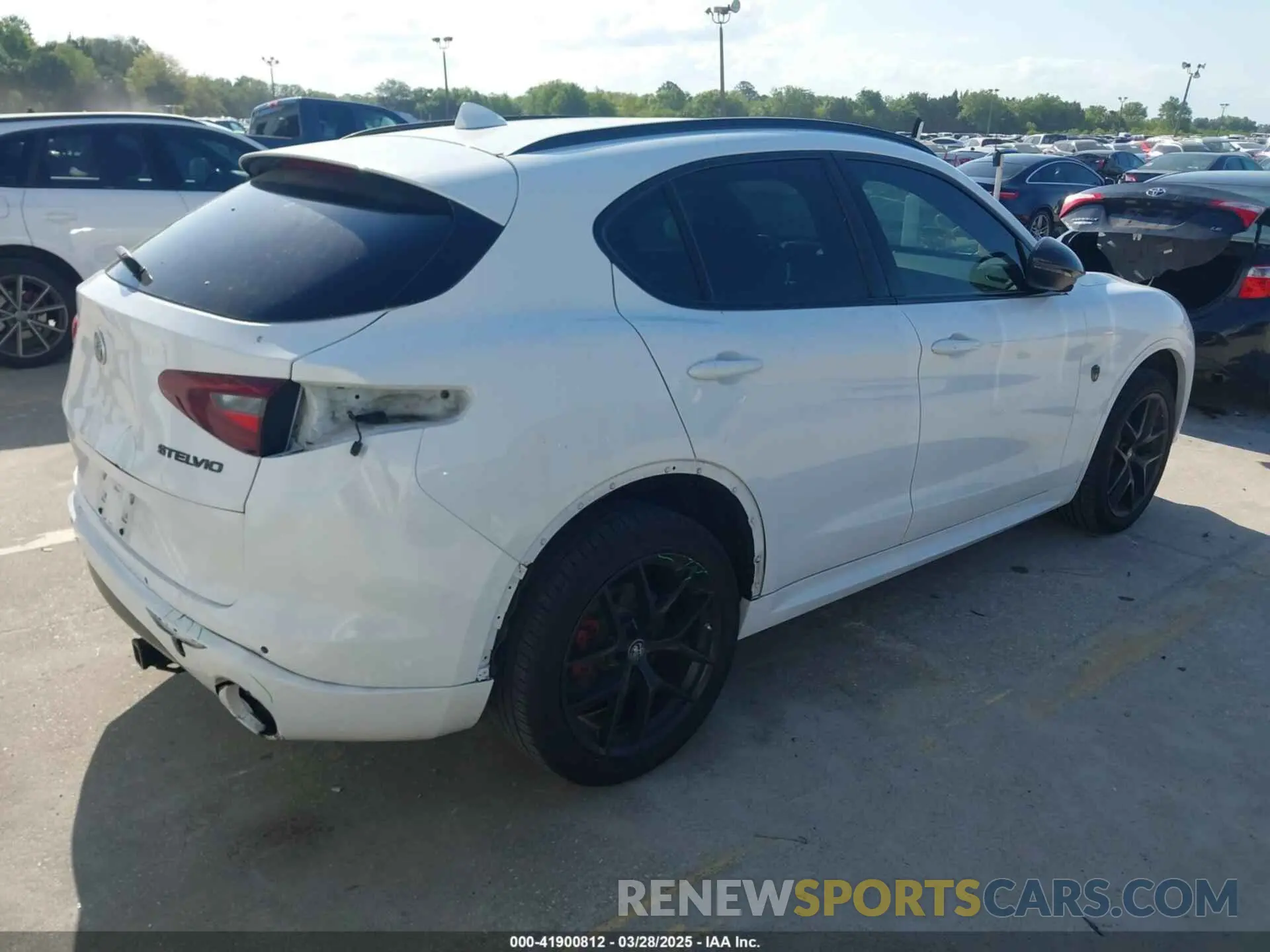 4 fotografías del automóvil dañado ZASPAJAN4L7C75093 ALFA ROMEO STELVIO 2020