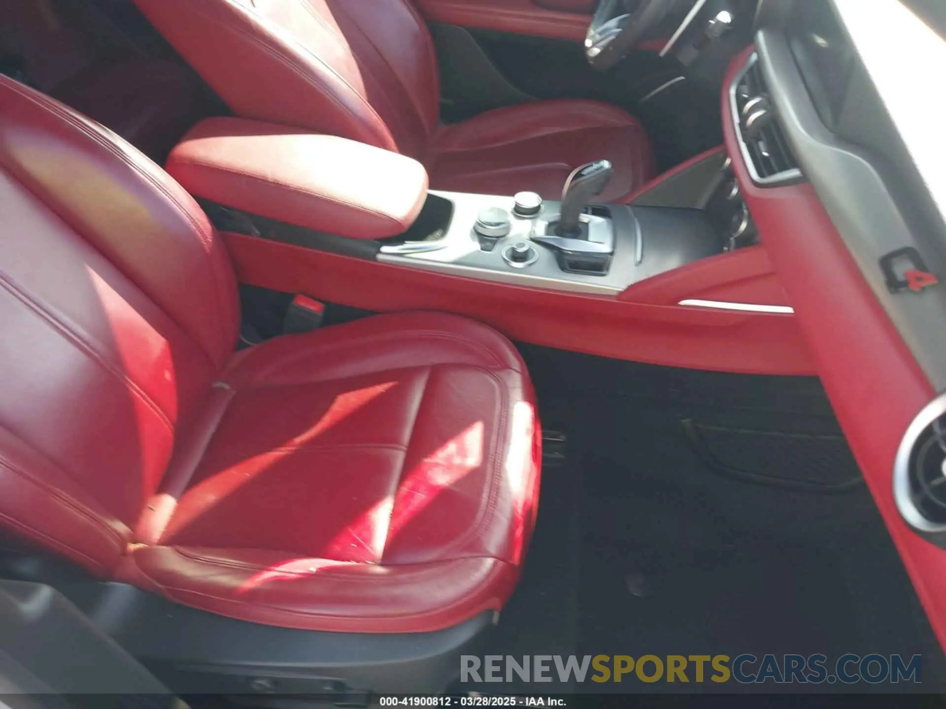 5 fotografías del automóvil dañado ZASPAJAN4L7C75093 ALFA ROMEO STELVIO 2020