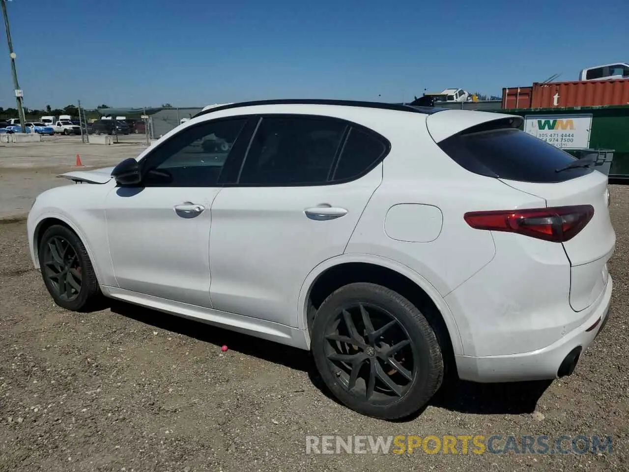 2 fotografías del automóvil dañado ZASPAJAN7L7C92406 ALFA ROMEO STELVIO 2020