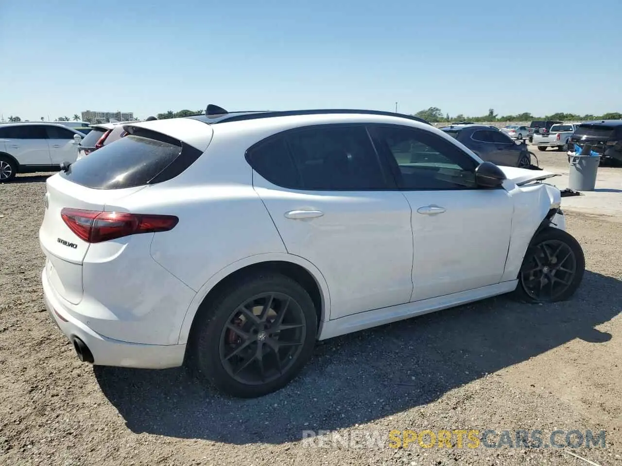 3 fotografías del automóvil dañado ZASPAJAN7L7C92406 ALFA ROMEO STELVIO 2020