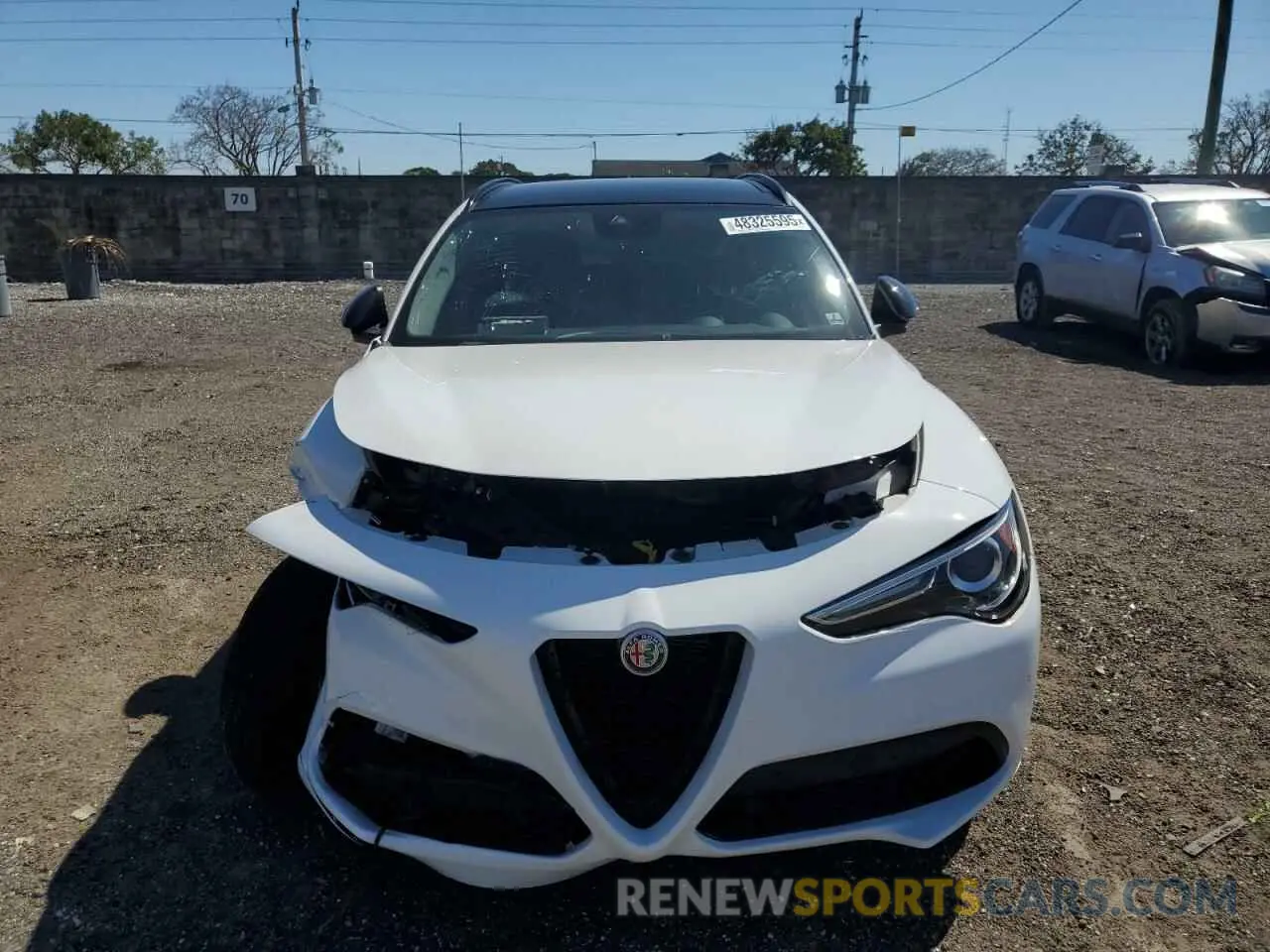 5 fotografías del automóvil dañado ZASPAJAN7L7C92406 ALFA ROMEO STELVIO 2020