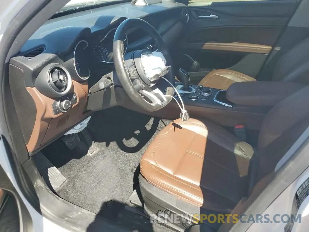 7 fotografías del automóvil dañado ZASPAJAN7L7C92406 ALFA ROMEO STELVIO 2020