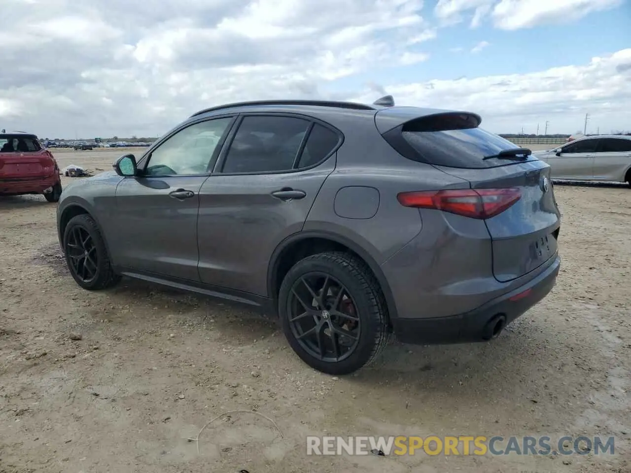 2 fotografías del automóvil dañado ZASPAJAN8L7C88994 ALFA ROMEO STELVIO 2020