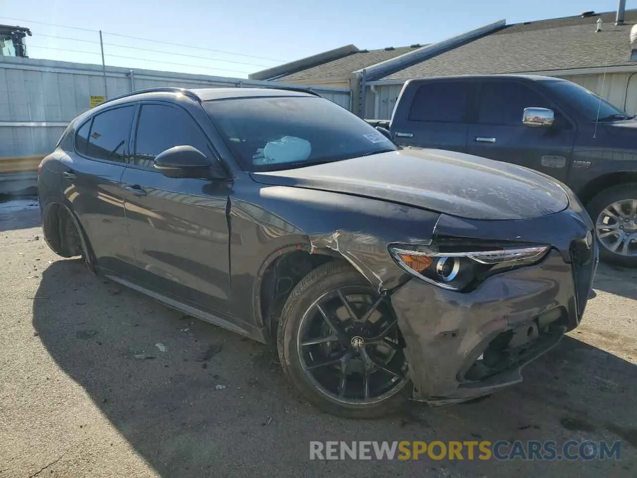 4 fotografías del automóvil dañado ZASPAKAN1L7C97395 ALFA ROMEO STELVIO 2020