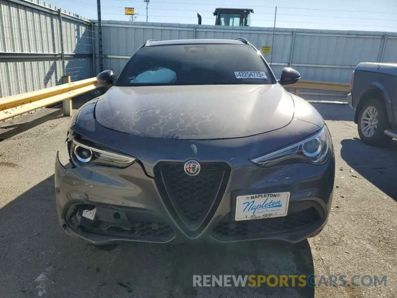 5 fotografías del automóvil dañado ZASPAKAN1L7C97395 ALFA ROMEO STELVIO 2020