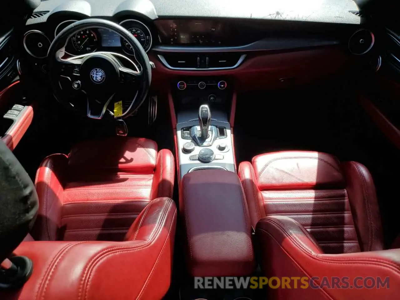 8 fotografías del automóvil dañado ZASPAKBN6L7C75472 ALFA ROMEO STELVIO 2020