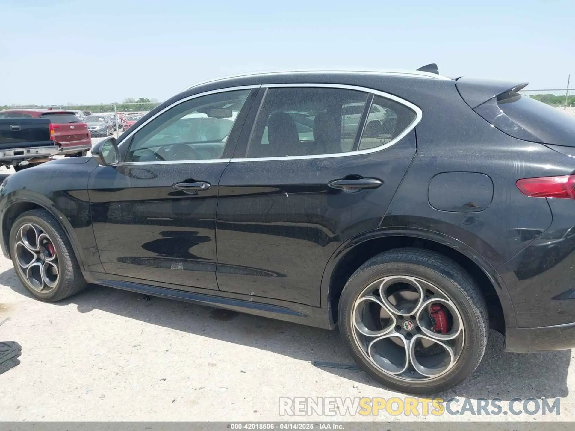 14 fotografías del automóvil dañado ZASPAKBN8L7C95979 ALFA ROMEO STELVIO 2020