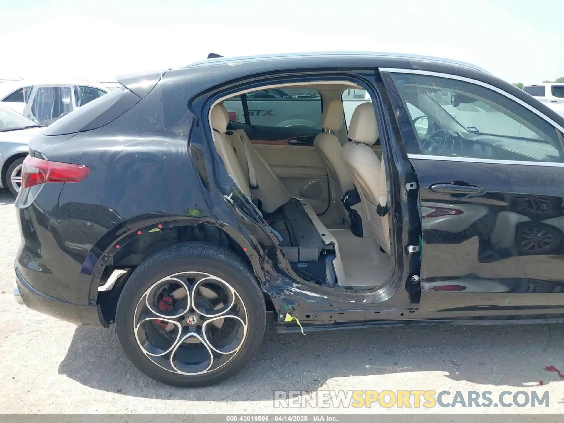 17 fotografías del automóvil dañado ZASPAKBN8L7C95979 ALFA ROMEO STELVIO 2020