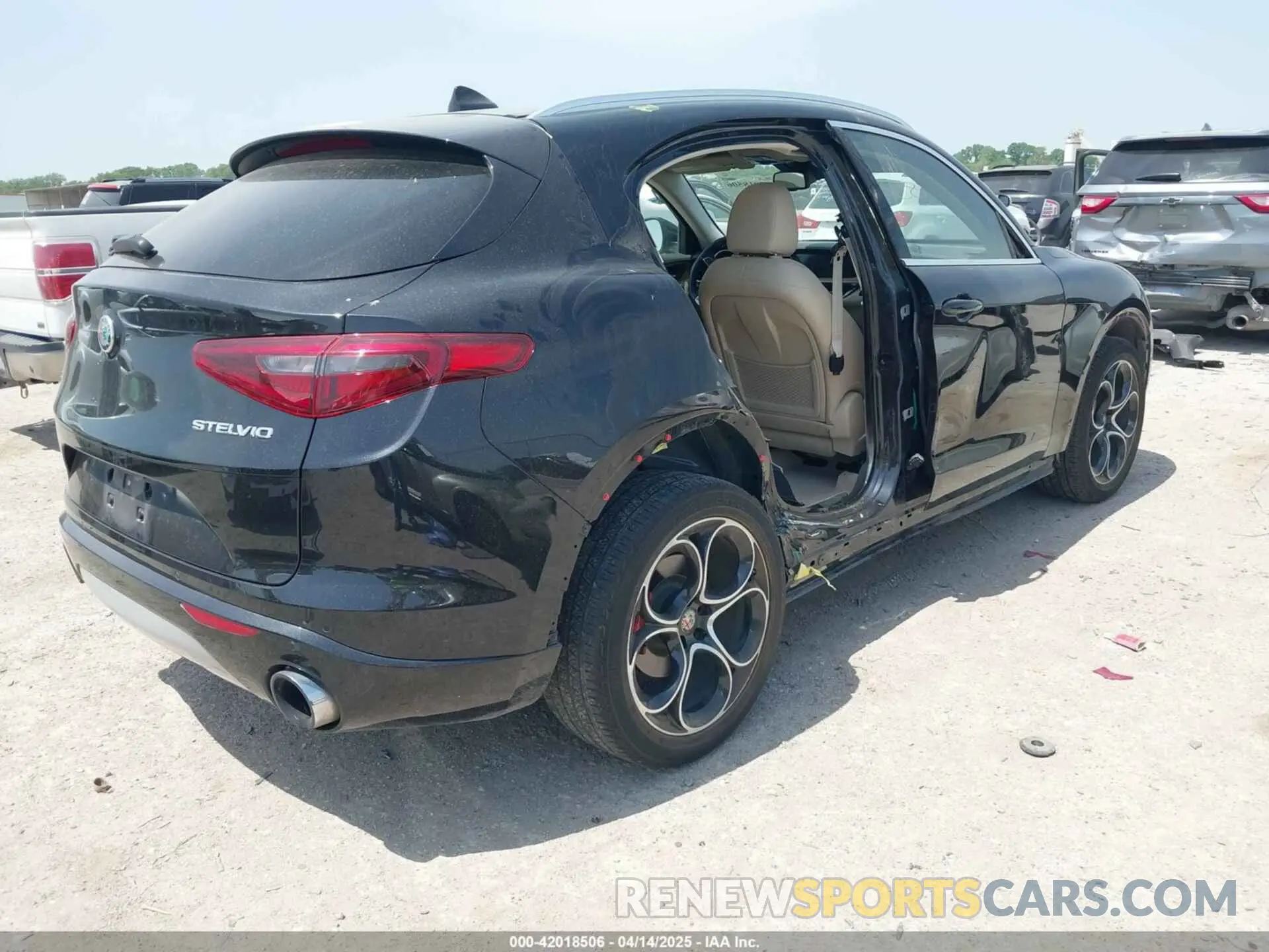 4 fotografías del automóvil dañado ZASPAKBN8L7C95979 ALFA ROMEO STELVIO 2020