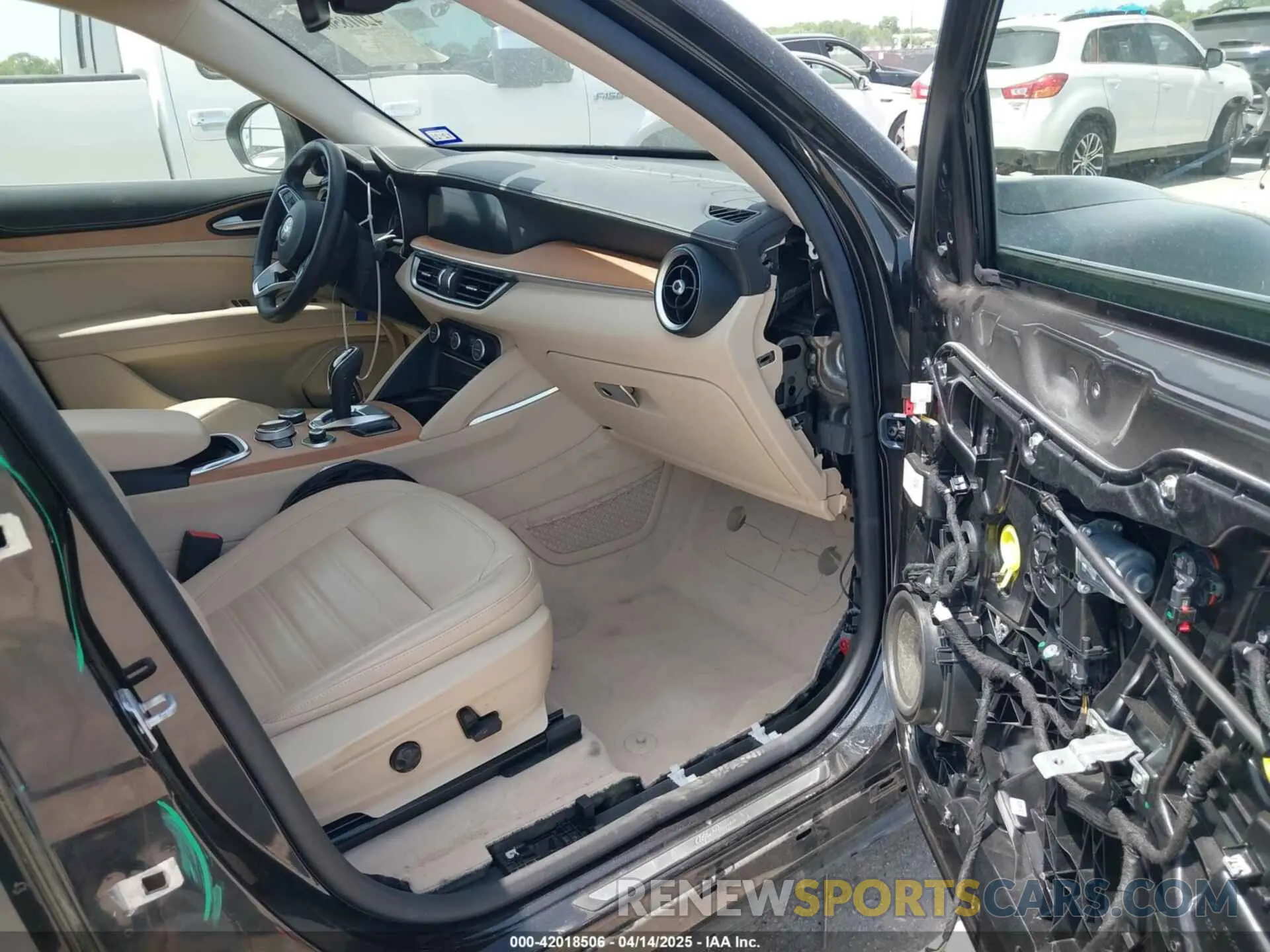 5 fotografías del automóvil dañado ZASPAKBN8L7C95979 ALFA ROMEO STELVIO 2020