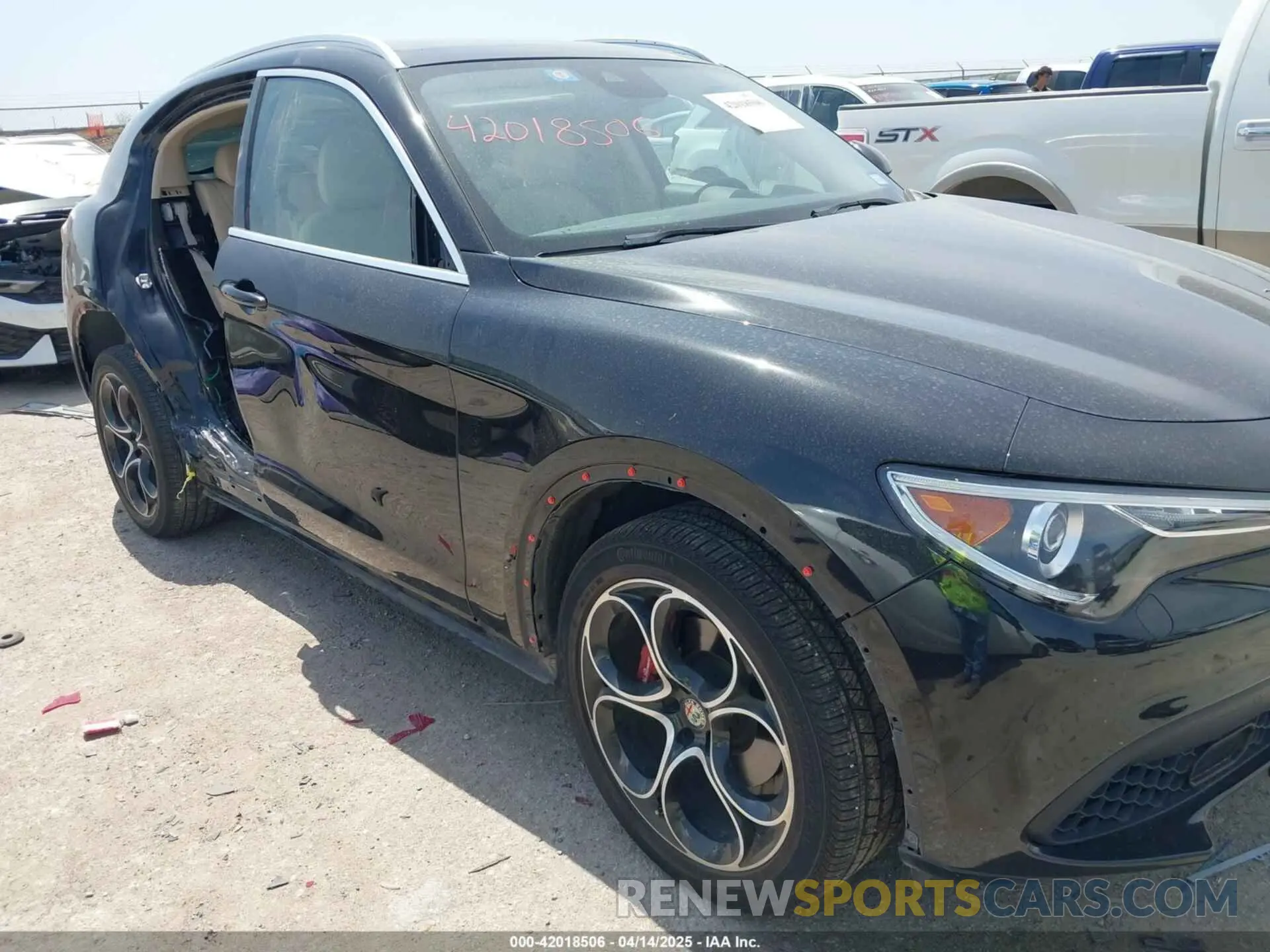 6 fotografías del automóvil dañado ZASPAKBN8L7C95979 ALFA ROMEO STELVIO 2020