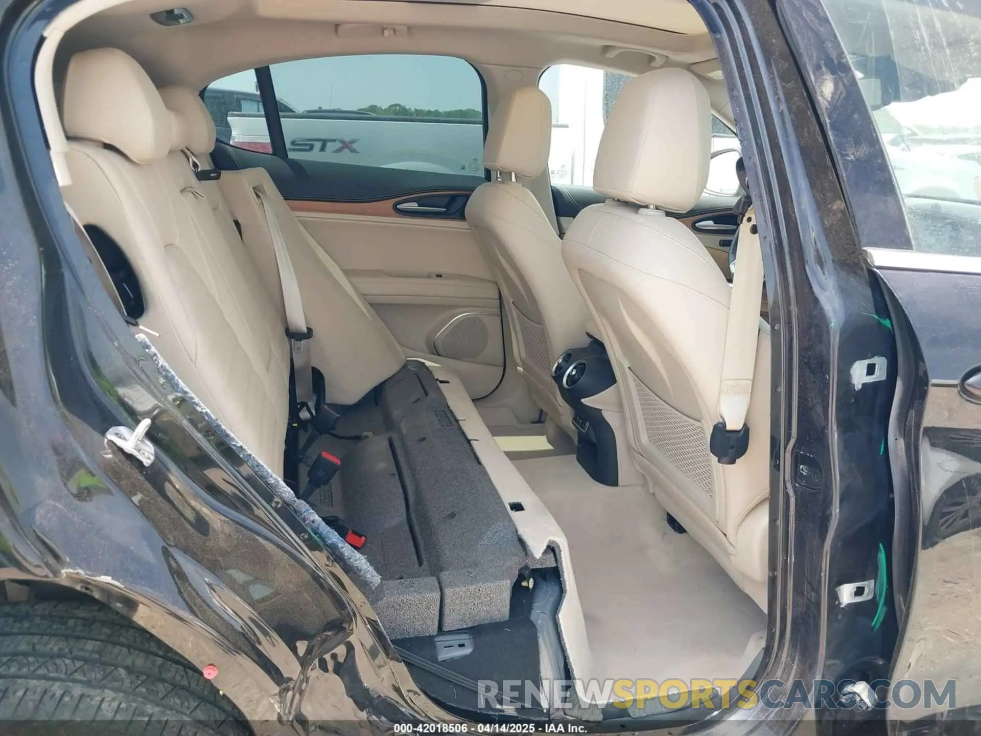 8 fotografías del automóvil dañado ZASPAKBN8L7C95979 ALFA ROMEO STELVIO 2020