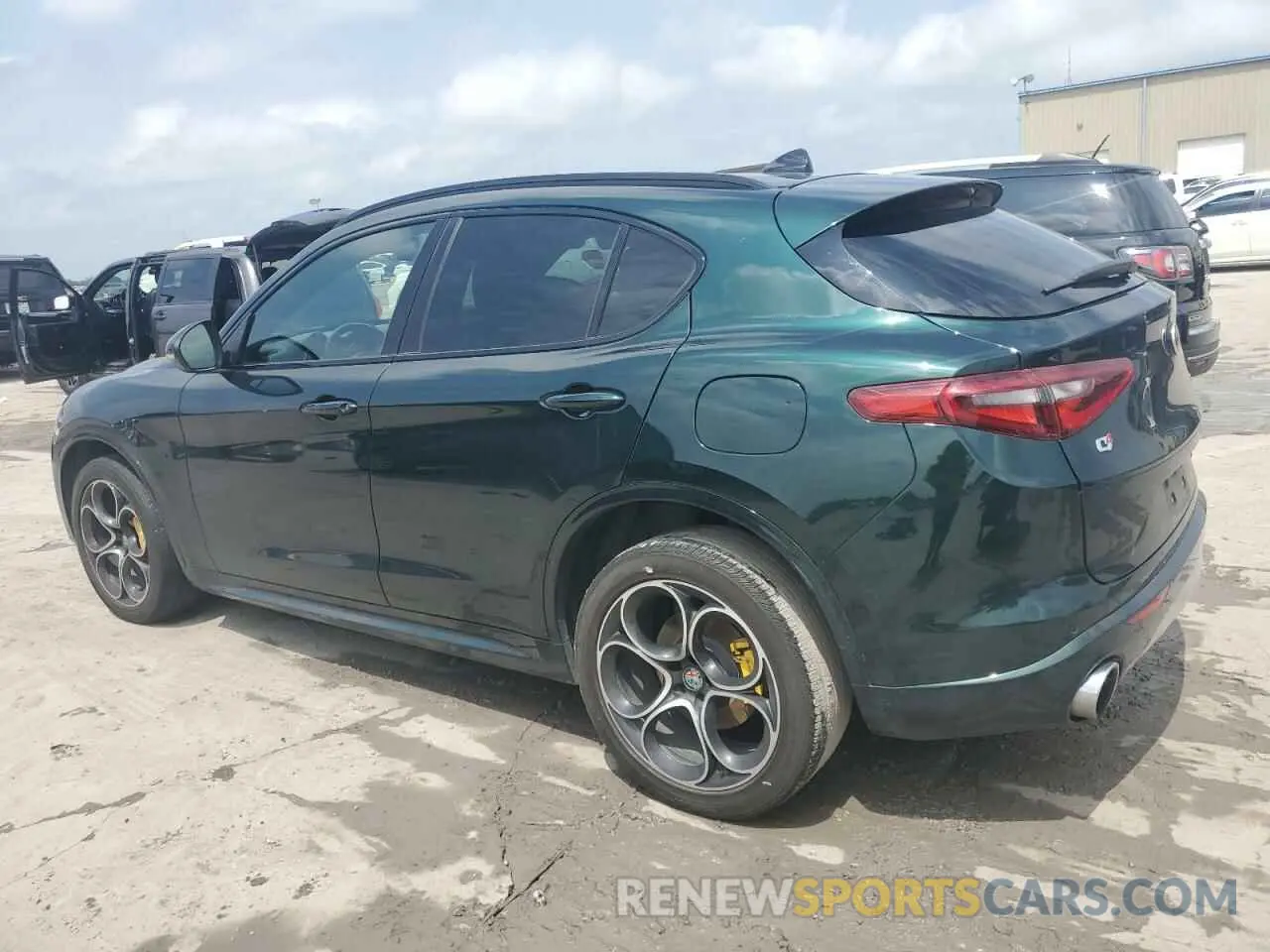 2 fotografías del automóvil dañado ZASPAKBN9L7C76051 ALFA ROMEO STELVIO 2020