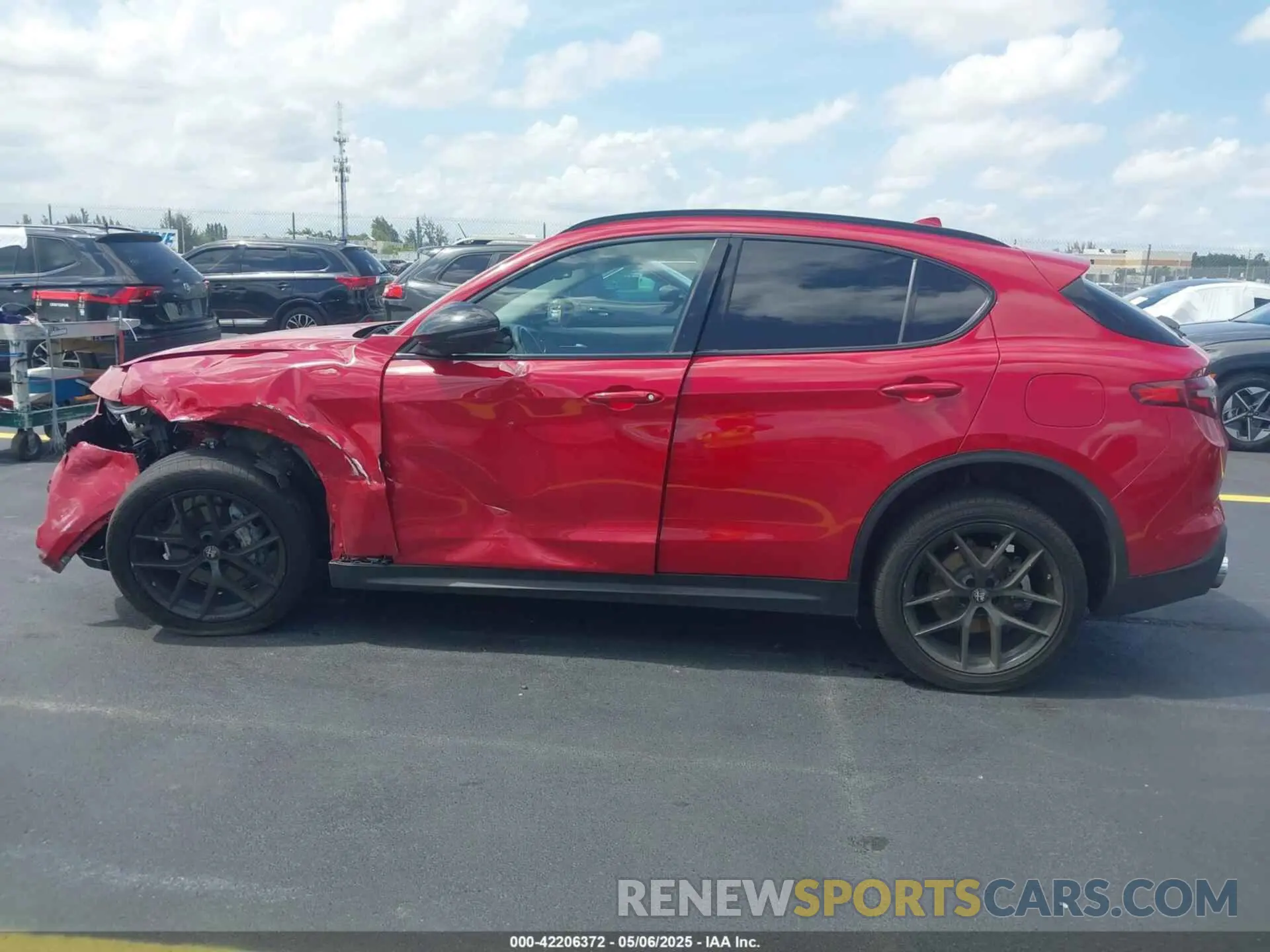 14 fotografías del automóvil dañado ZASPAJAN7M7D08508 ALFA ROMEO STELVIO 2021