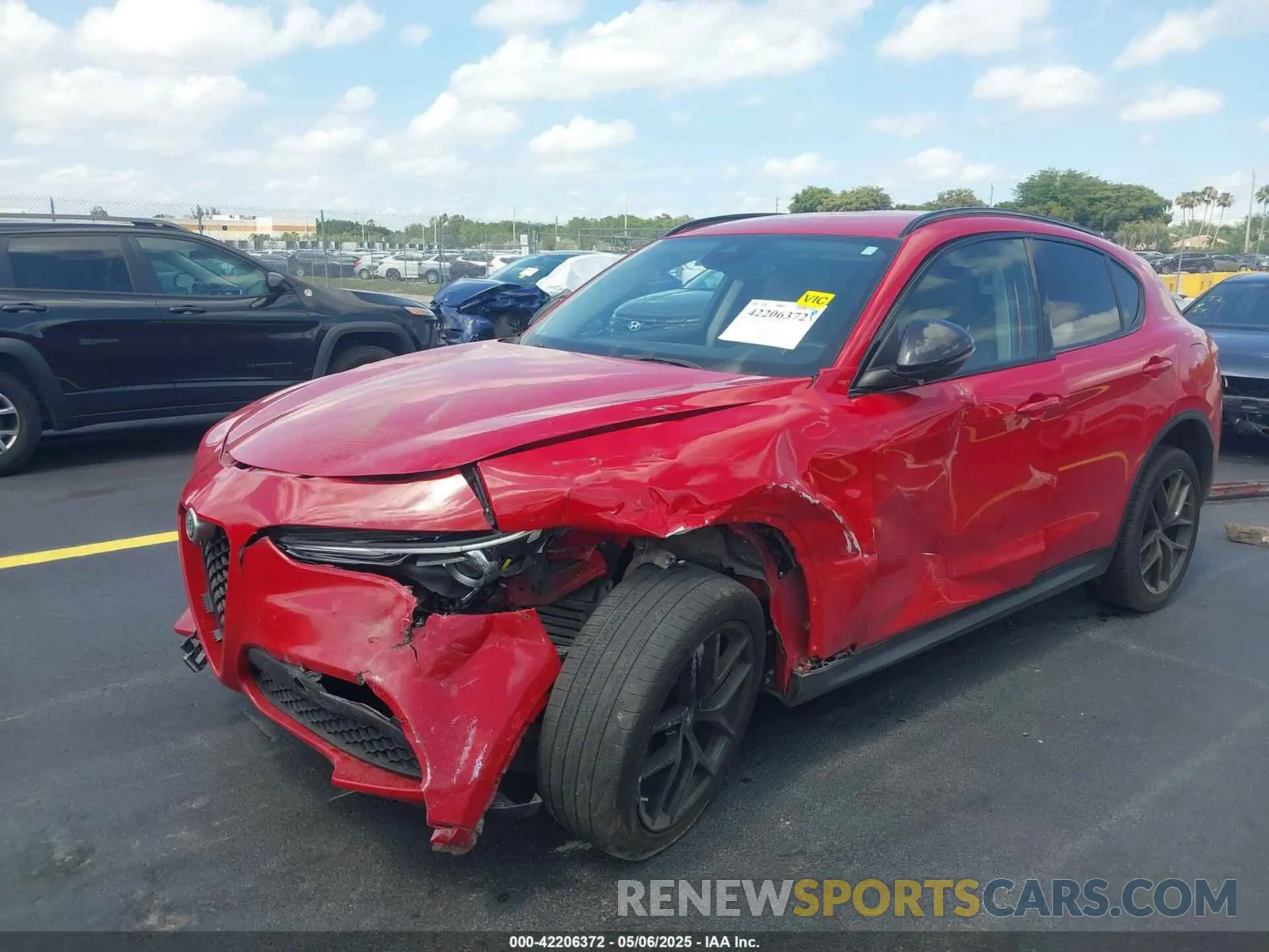 2 fotografías del automóvil dañado ZASPAJAN7M7D08508 ALFA ROMEO STELVIO 2021