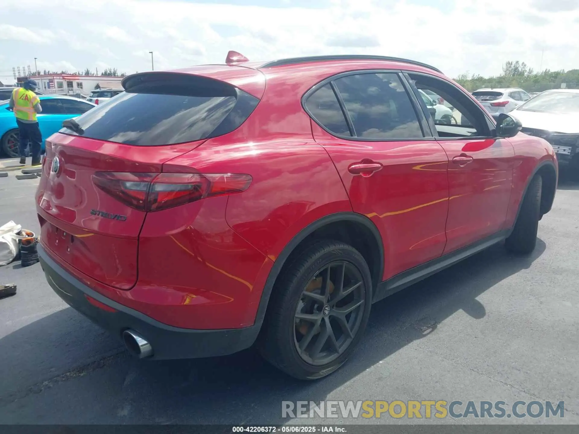 4 fotografías del automóvil dañado ZASPAJAN7M7D08508 ALFA ROMEO STELVIO 2021