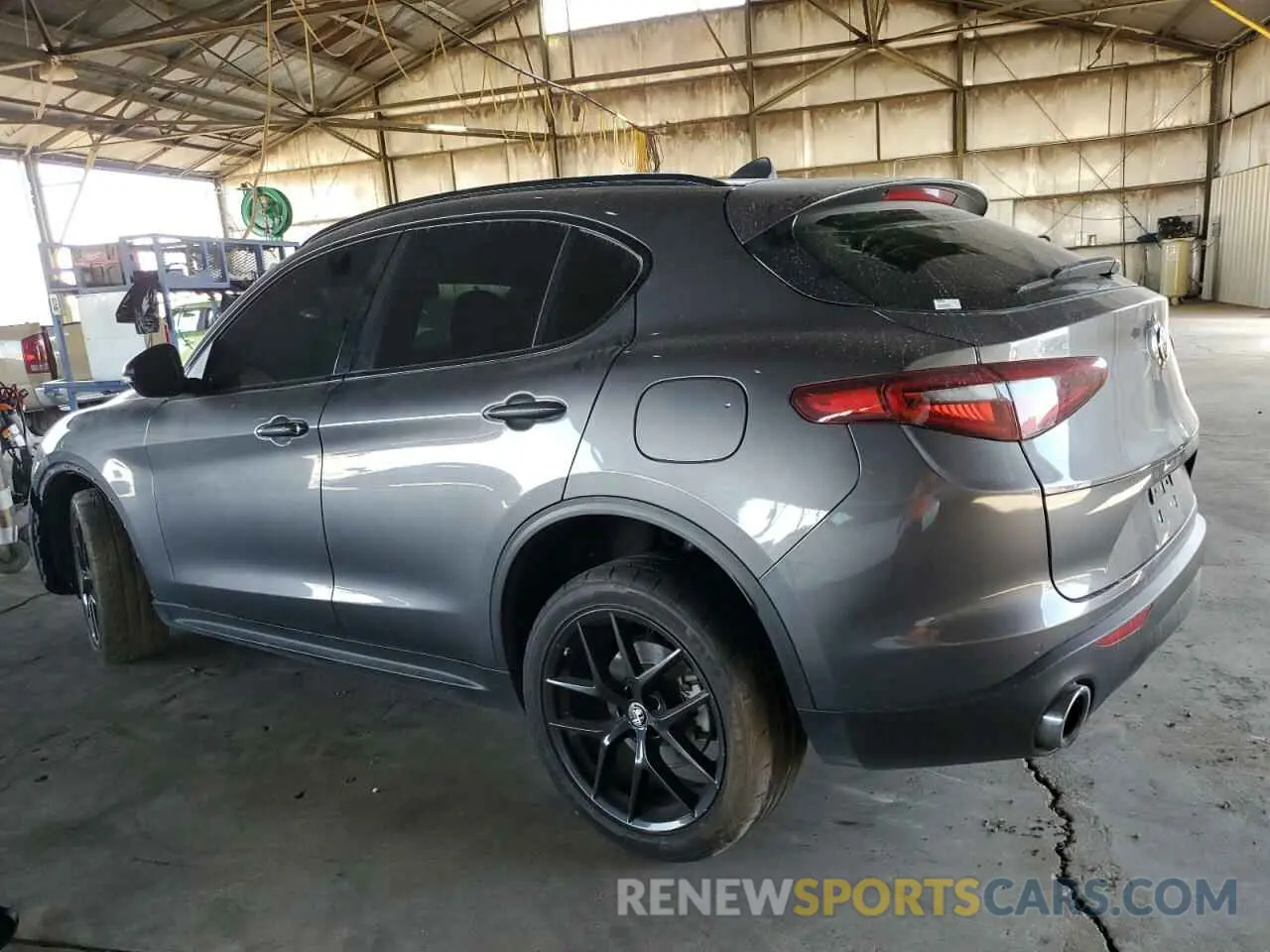 2 fotografías del automóvil dañado ZASPAJAN9M7D09255 ALFA ROMEO STELVIO 2021