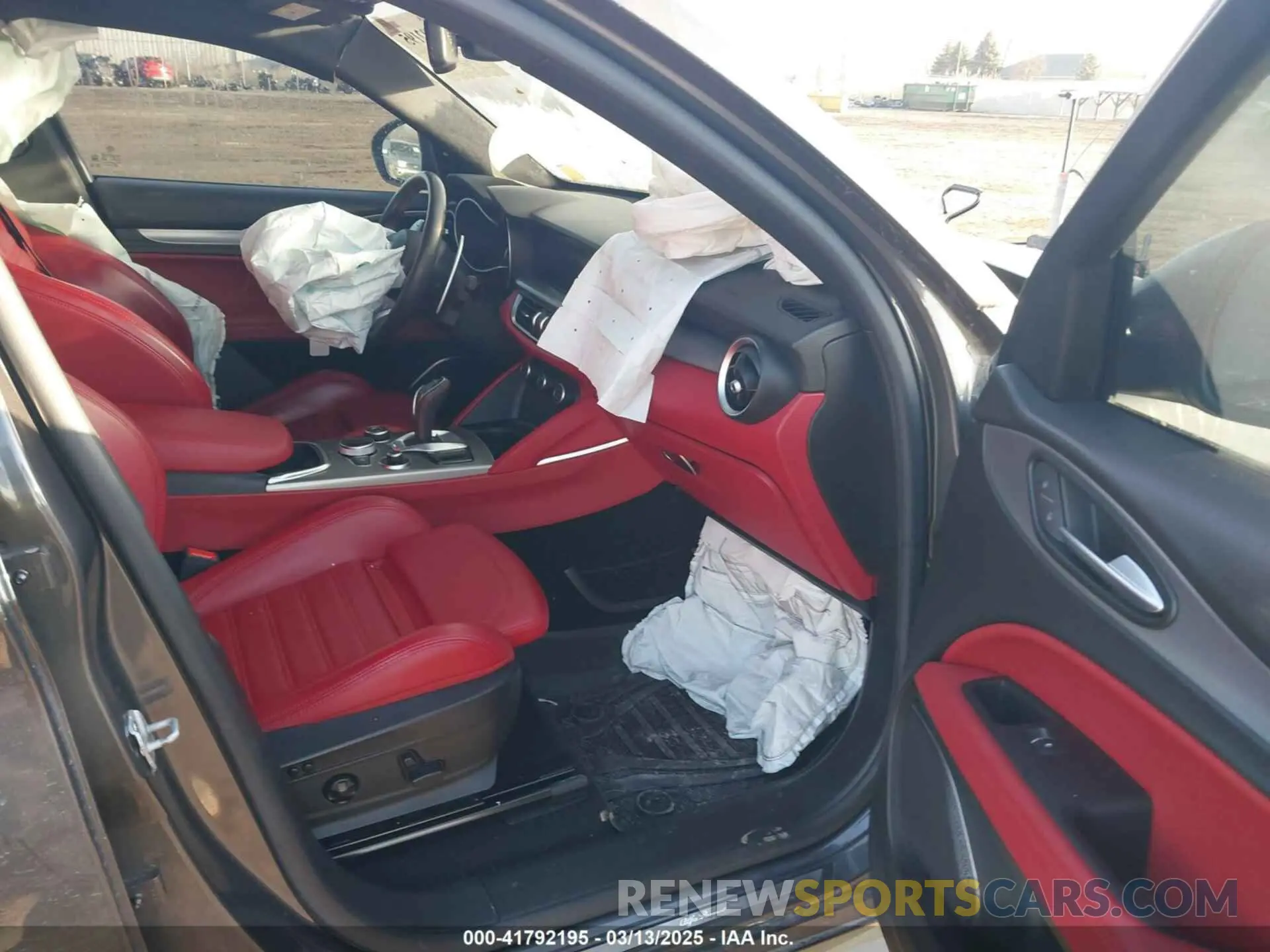5 fotografías del automóvil dañado ZASPAKBN0M7D02652 ALFA ROMEO STELVIO 2021