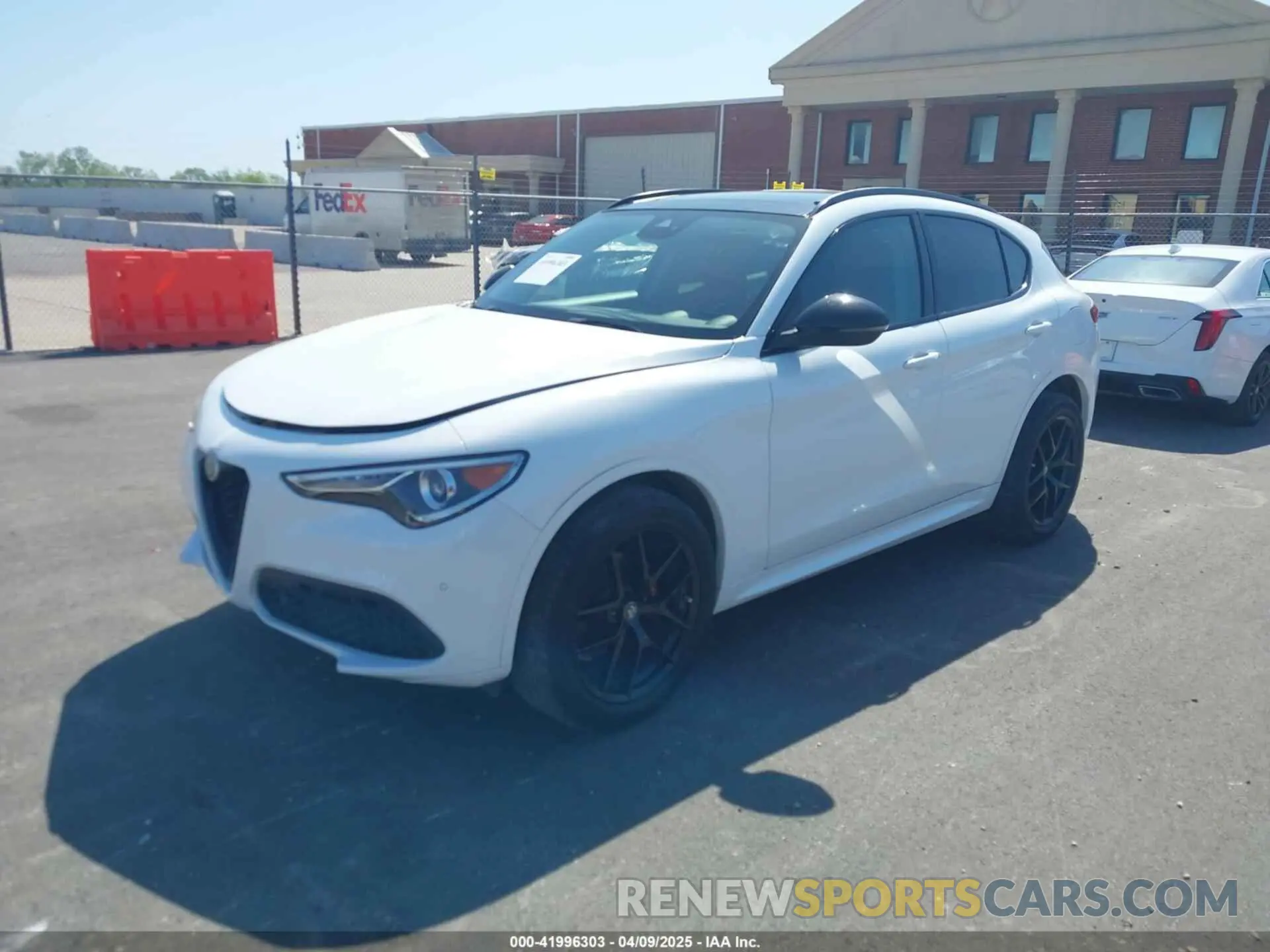 2 fotografías del automóvil dañado ZASPAKBN1M7D09576 ALFA ROMEO STELVIO 2021