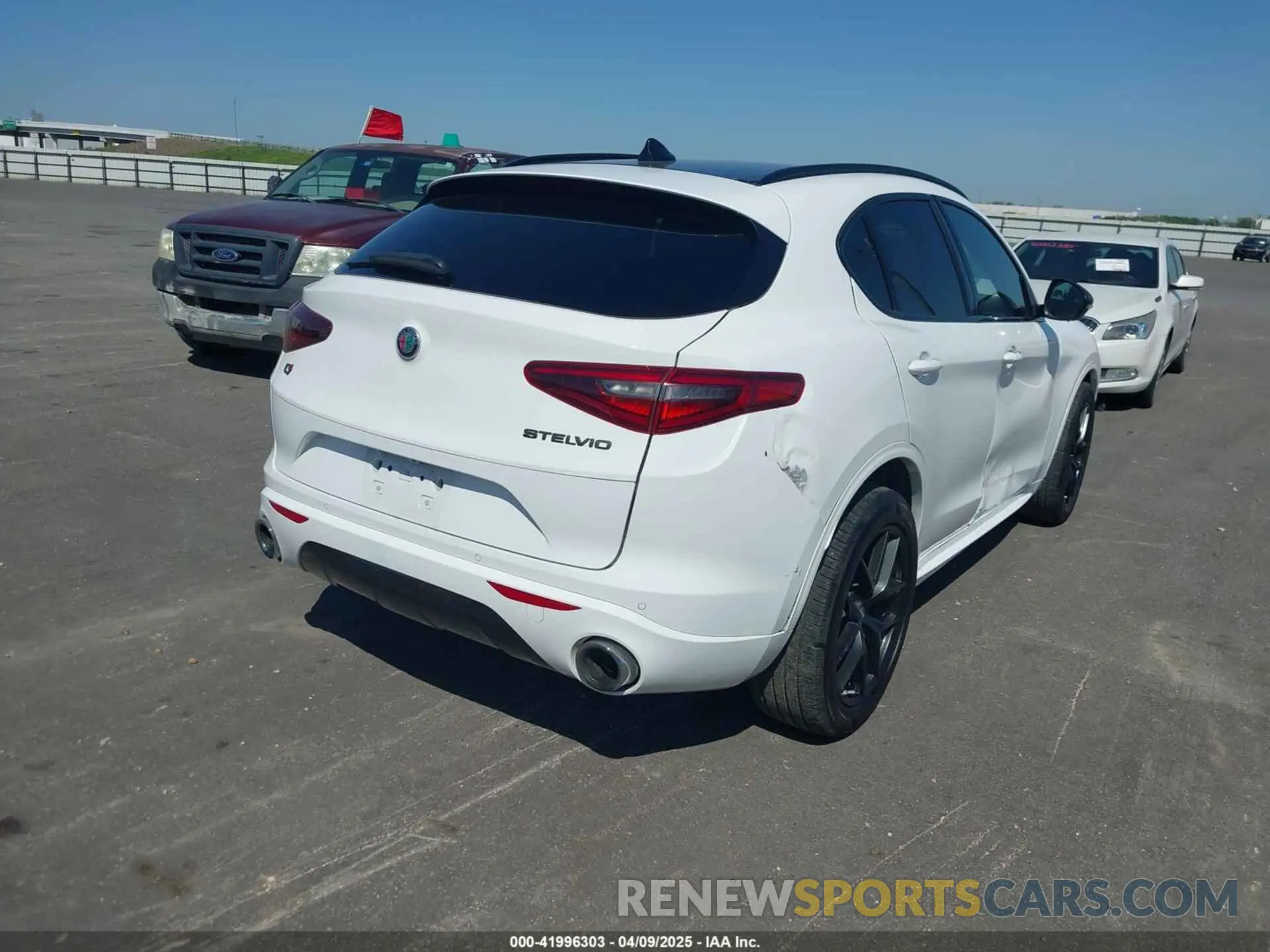 4 fotografías del automóvil dañado ZASPAKBN1M7D09576 ALFA ROMEO STELVIO 2021